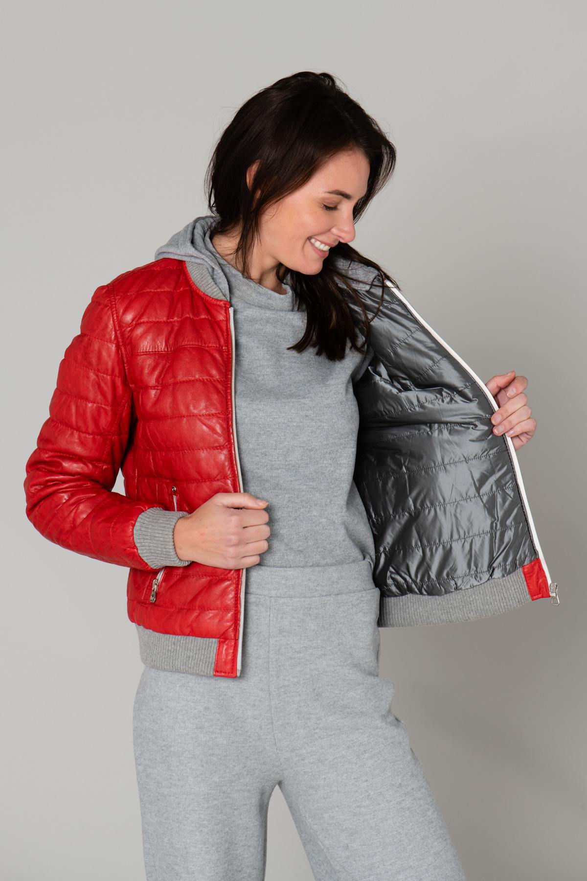 Fine red leather down jacket with cotton hood - Image n°5