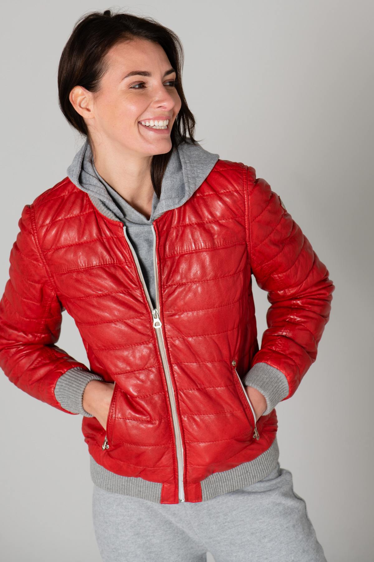 Fine red leather down jacket with cotton hood - Image n°7