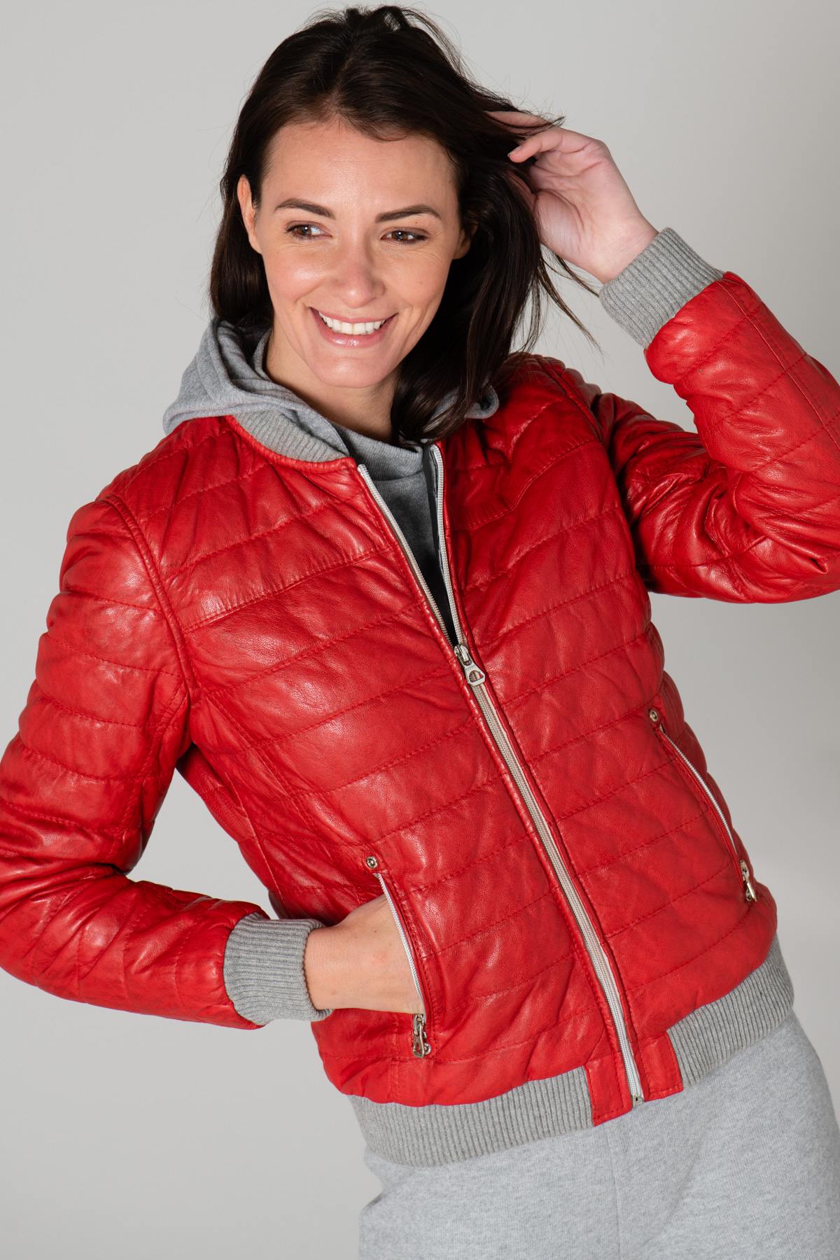 Fine red leather down jacket with cotton hood - Image n°3