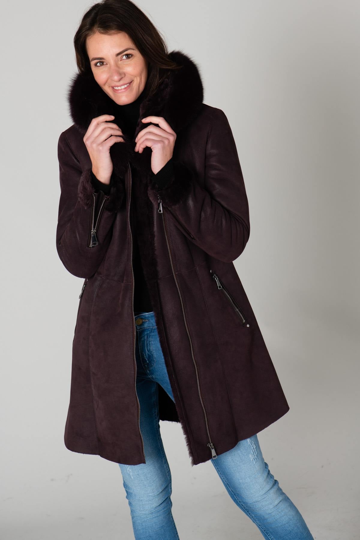 Long burgundy fur coat - Image n°5