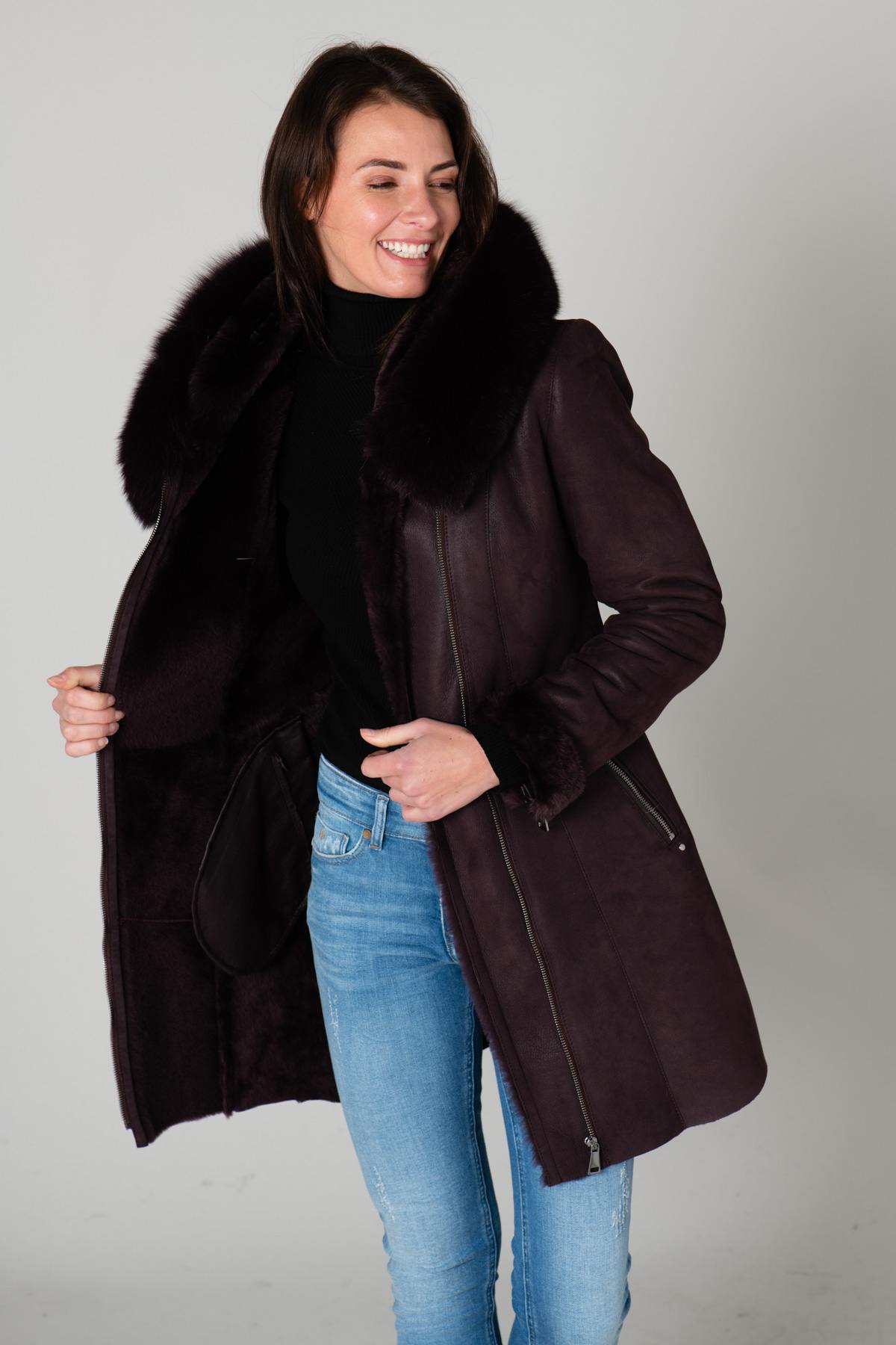 Long burgundy fur coat - Image n°6