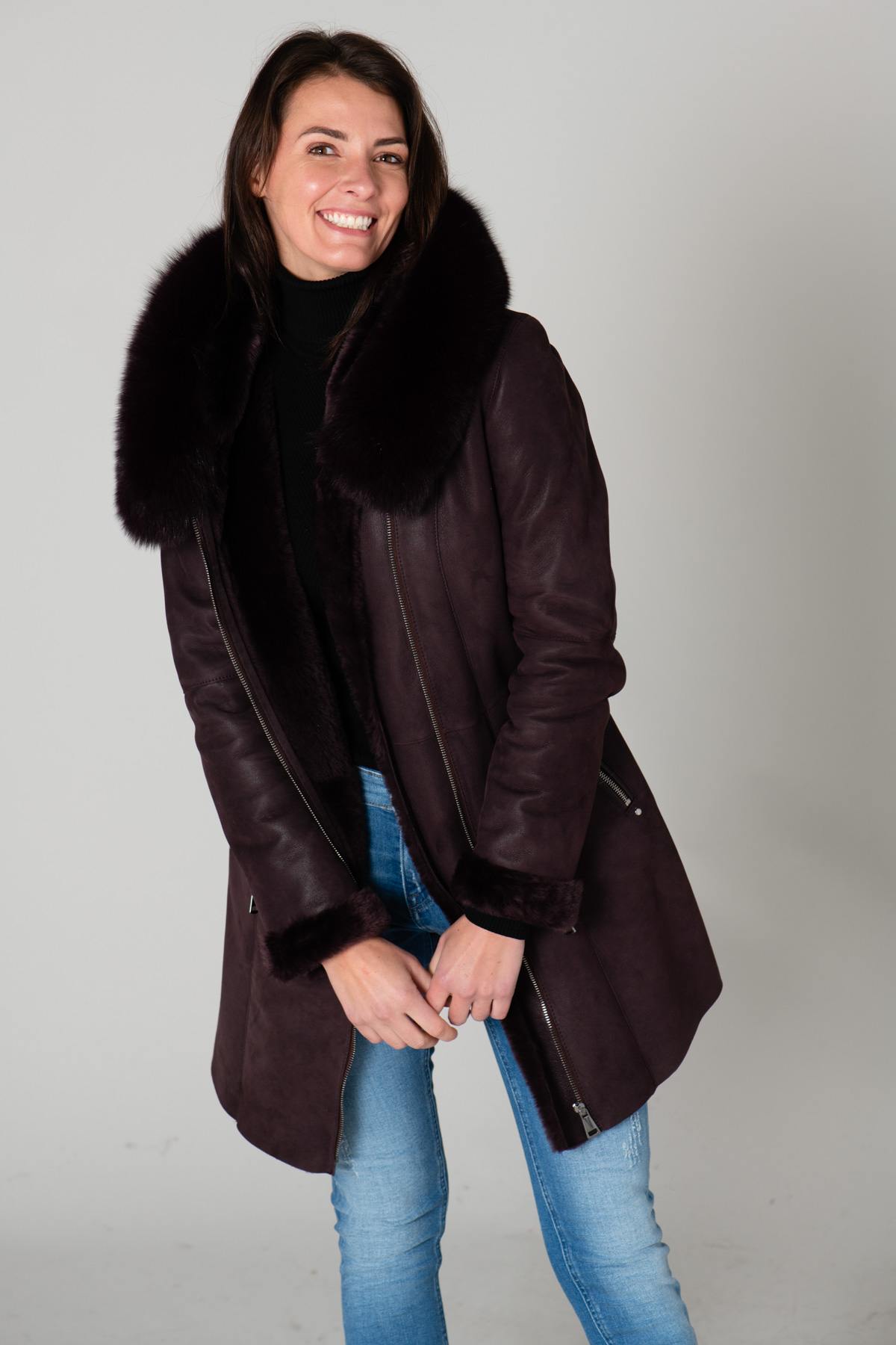 Long burgundy fur coat - Image n°1