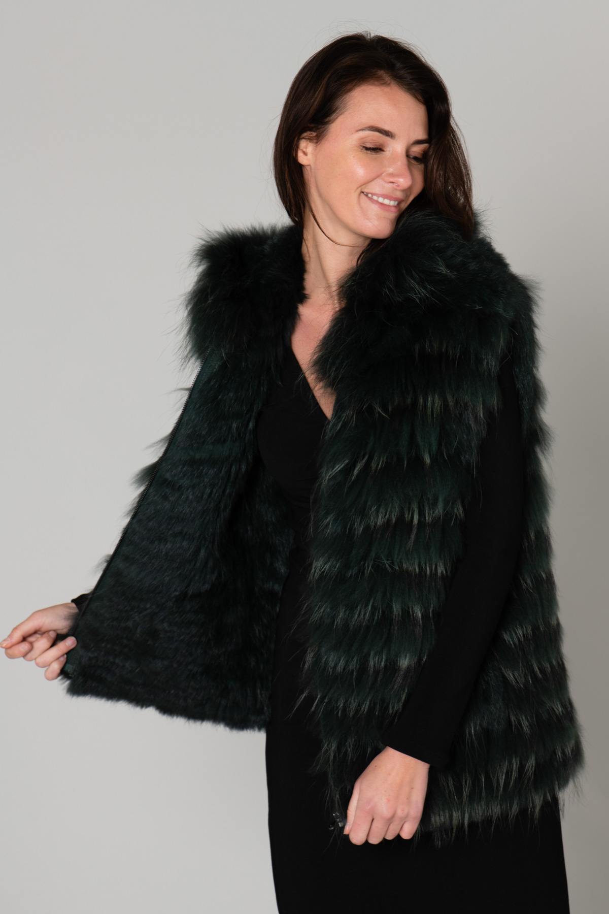 Dark green fur vest - Image n°1