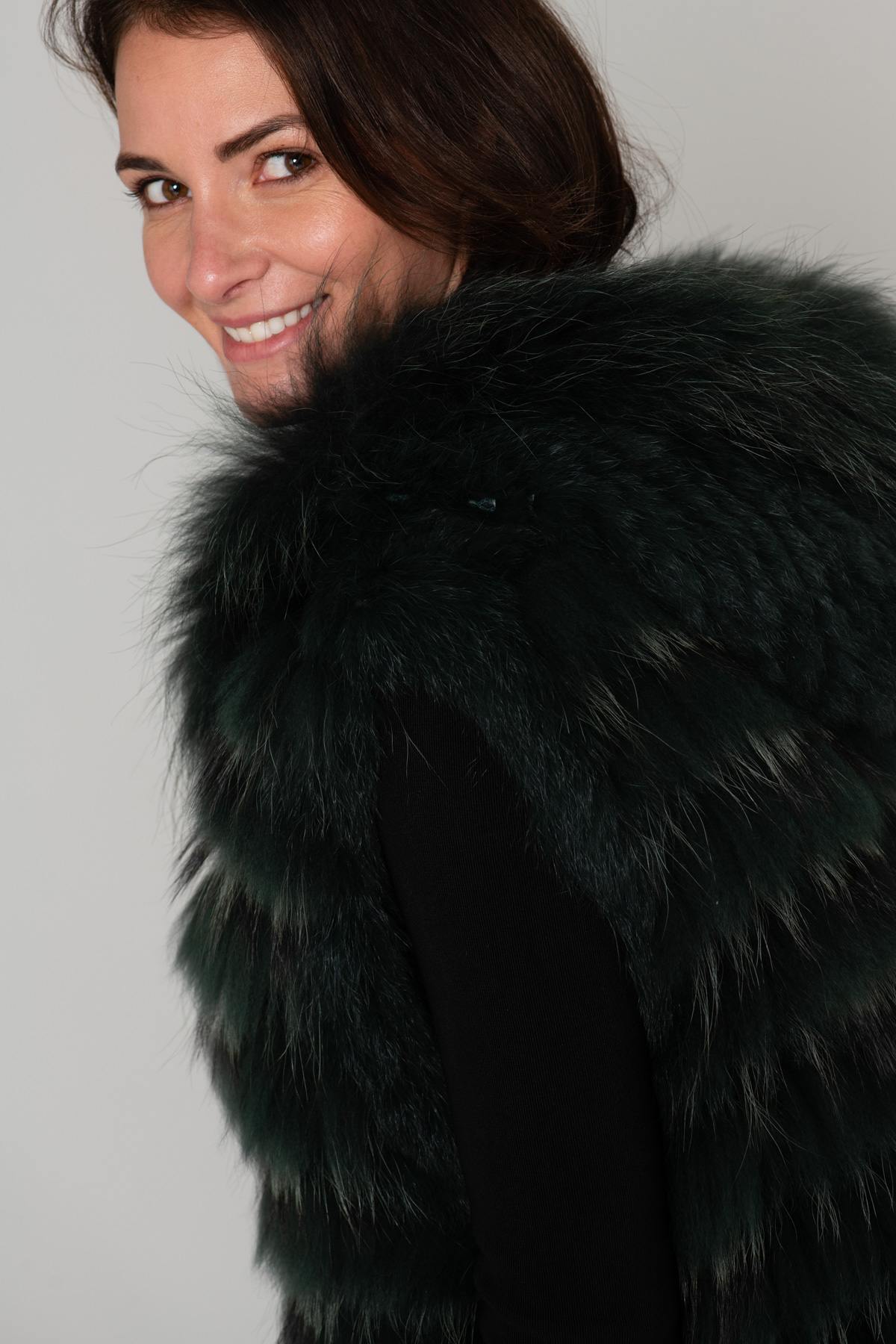 Dark green fur vest - Image n°7