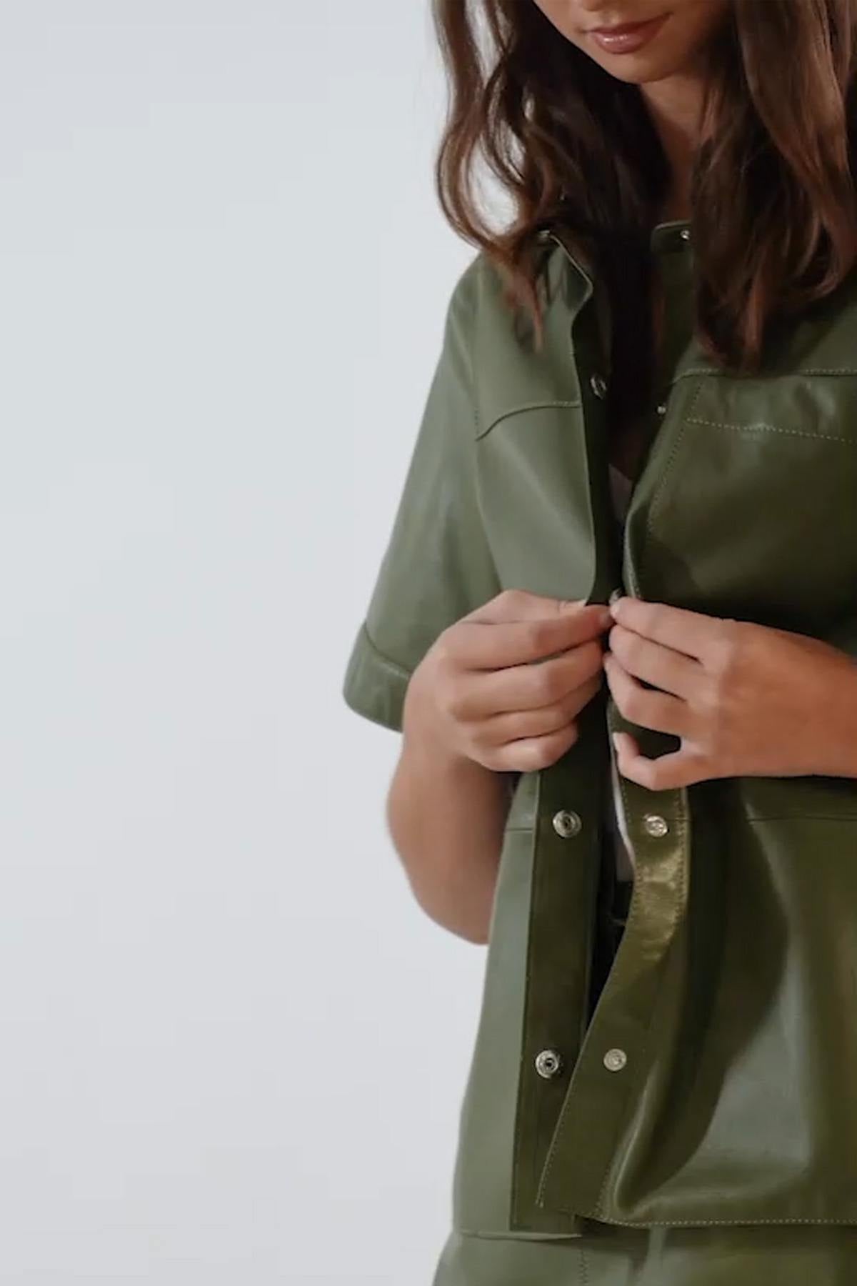 Loose khaki leather shirt - Image n°2