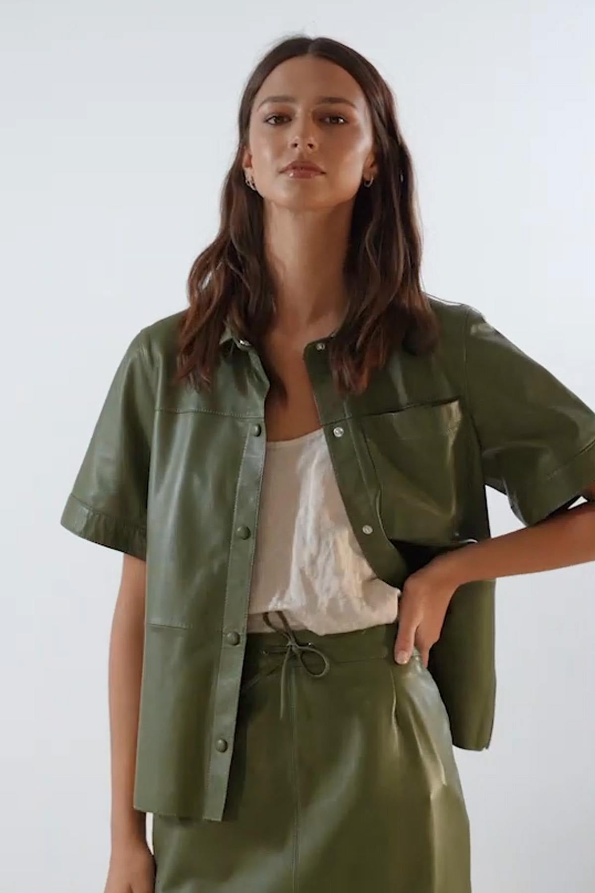 Loose khaki leather shirt - Image n°1