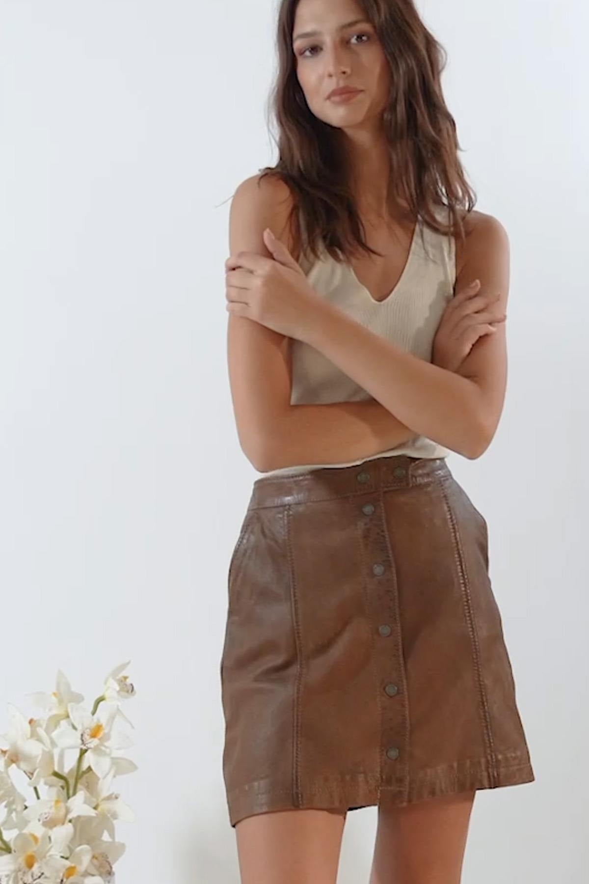 Fawn-colored leather skirt - Image n°1