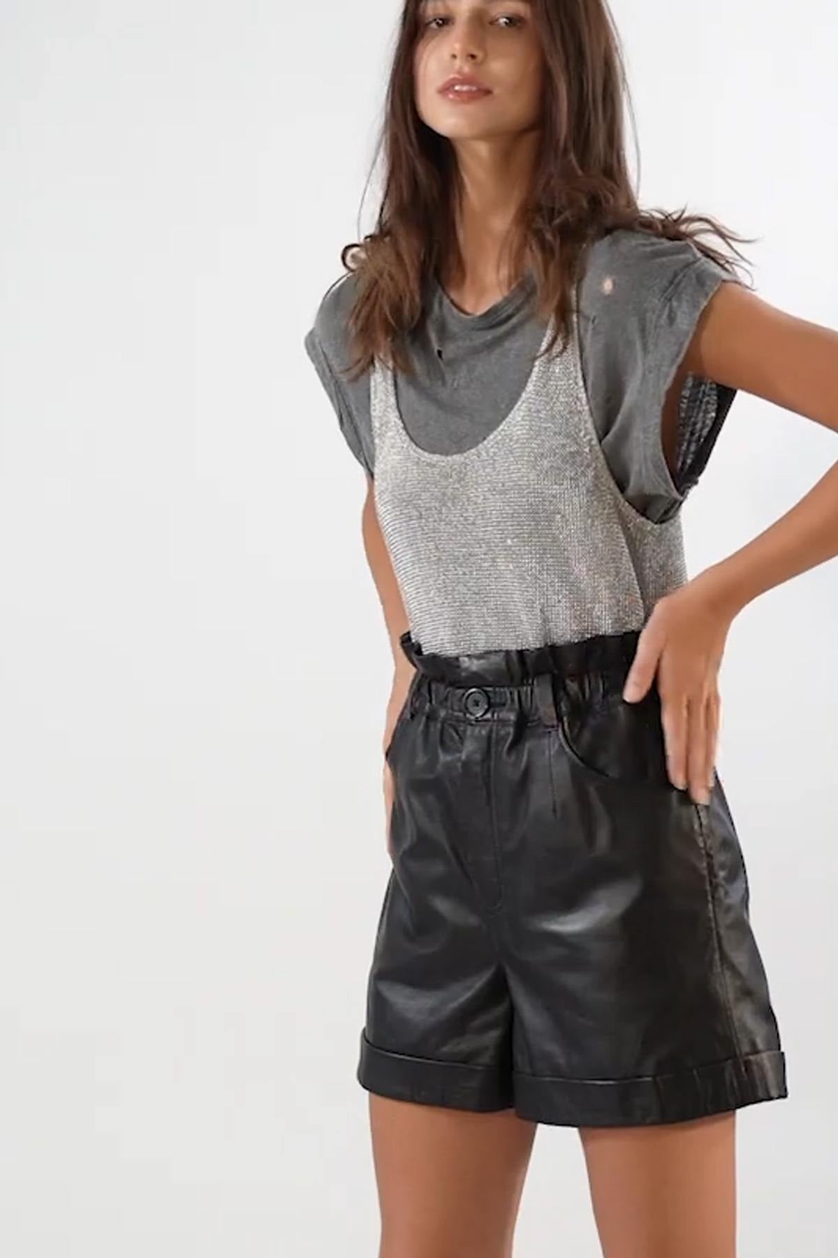 High-waisted black leather paperbag shorts - Image n°2