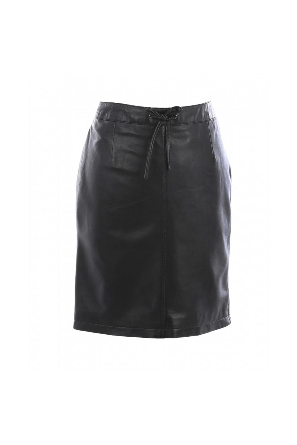 High-waisted straight skirt in black leather - Image n°4