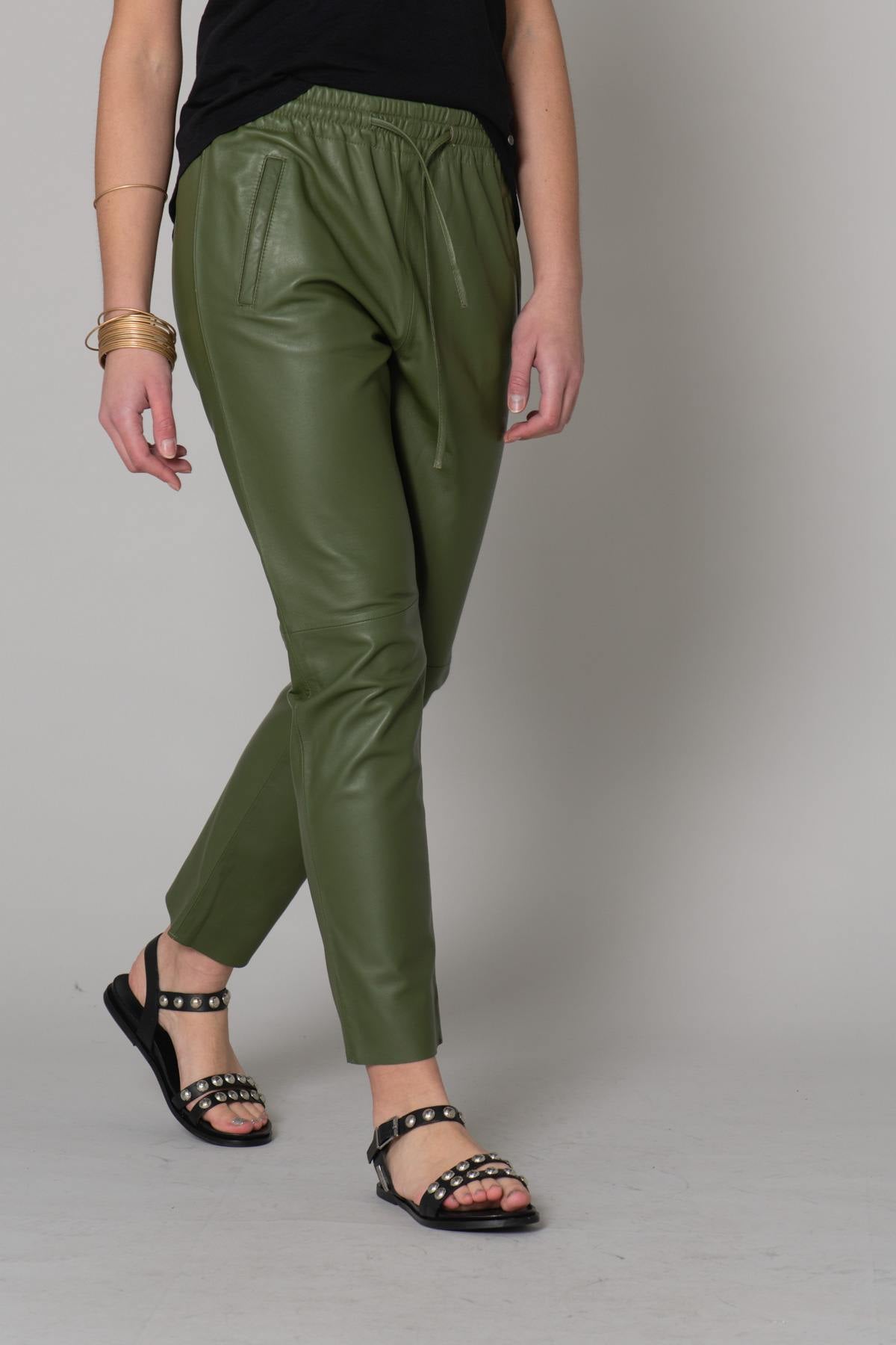 Women's dark green leather pants - Image n°11