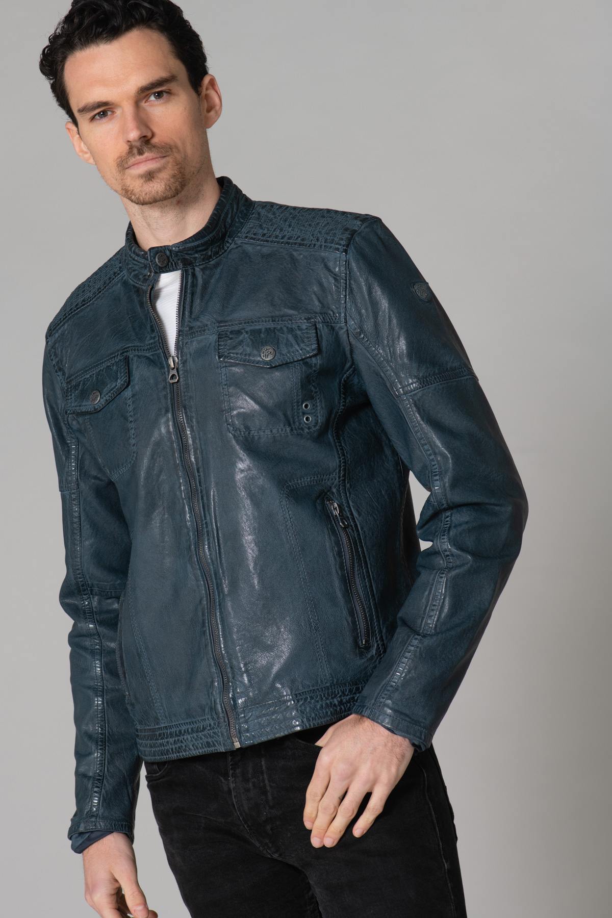 Blue leather jacket - Image n°11