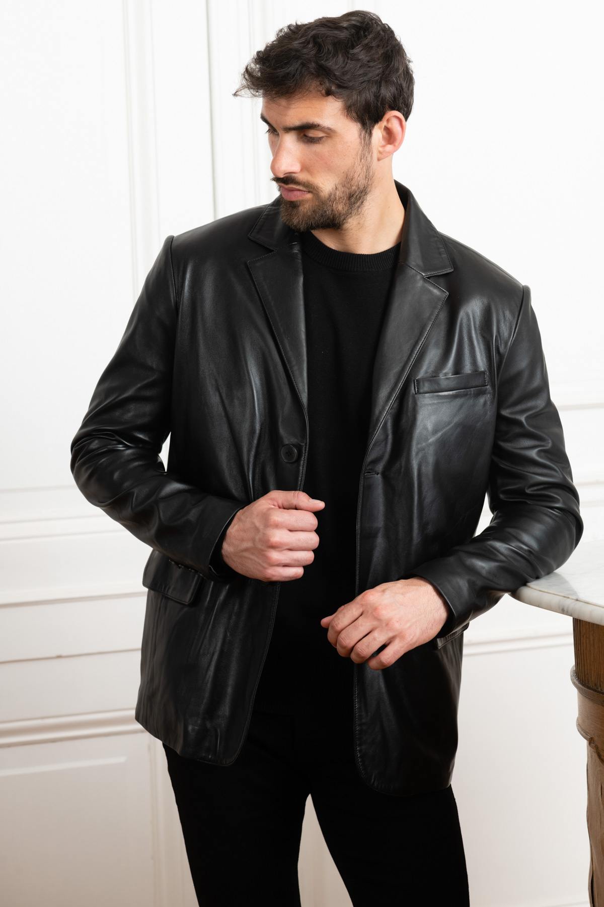 Elegant black leather blazer - Image n°1