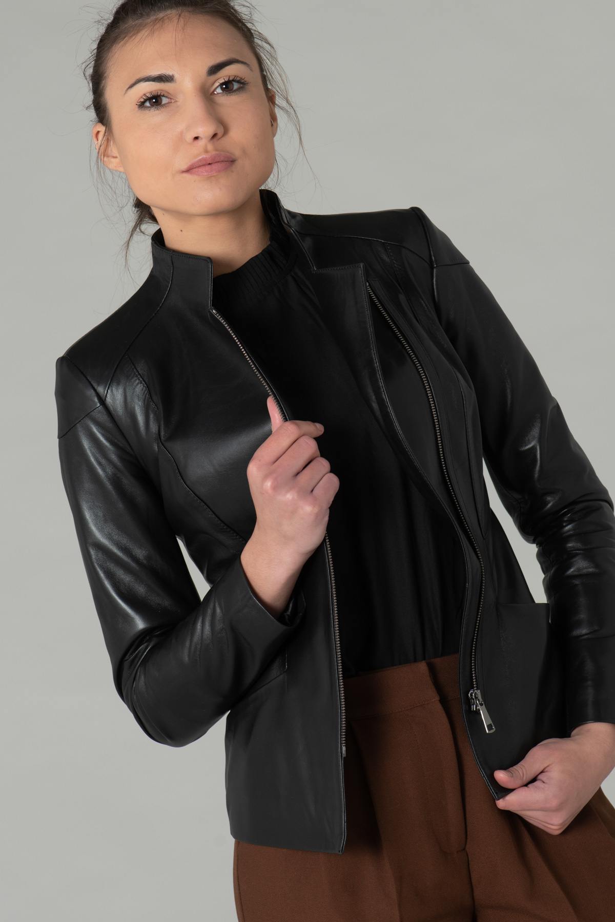 Elegant black leather jacket - Image n°5