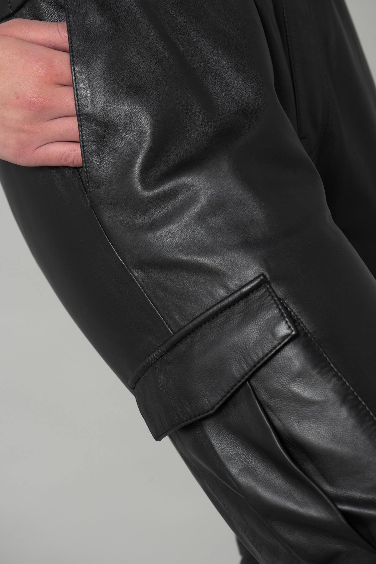 Black leather battle style pants - Image n°6