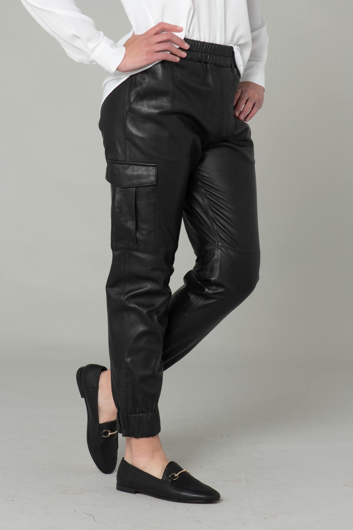 Black leather battle style pants - Image n°1