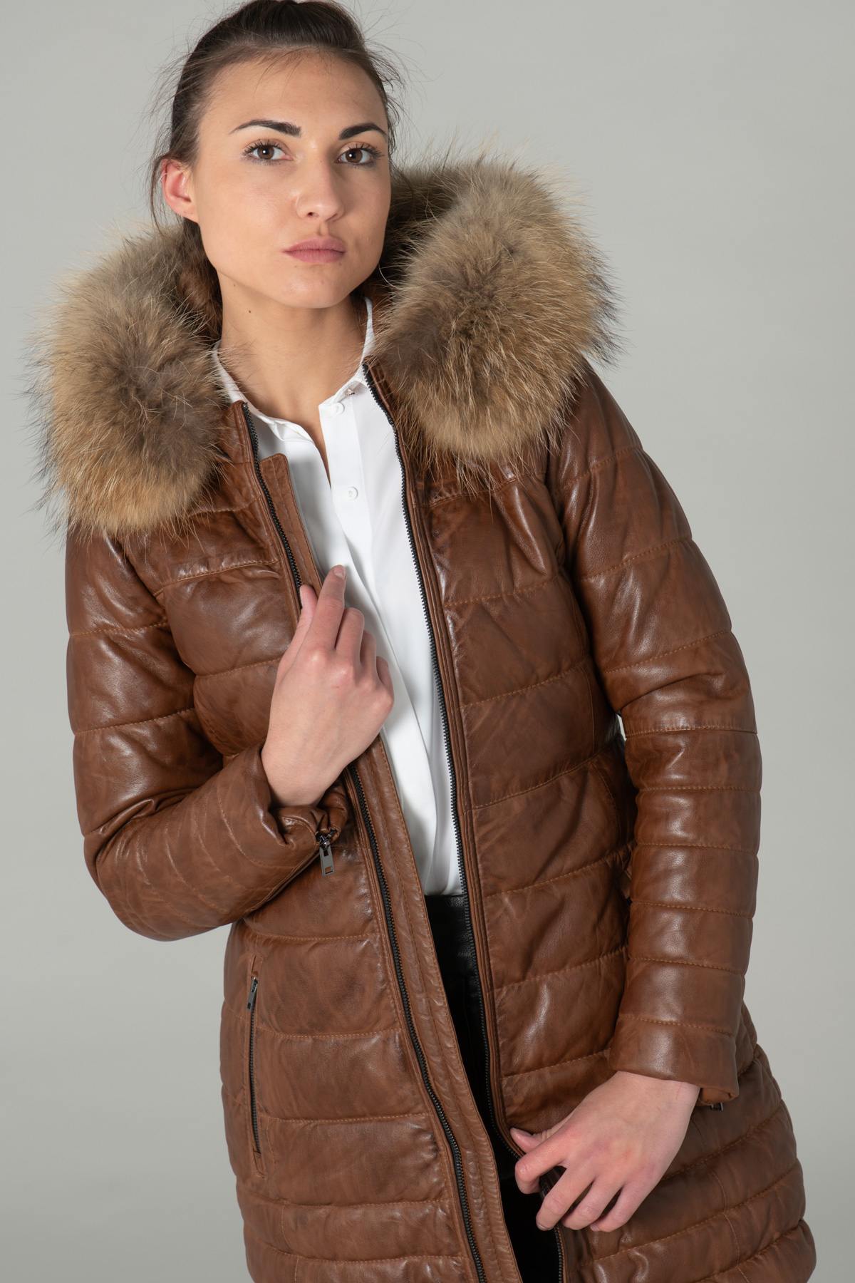 Long down jacket in cognac genuine leather - Image n°6