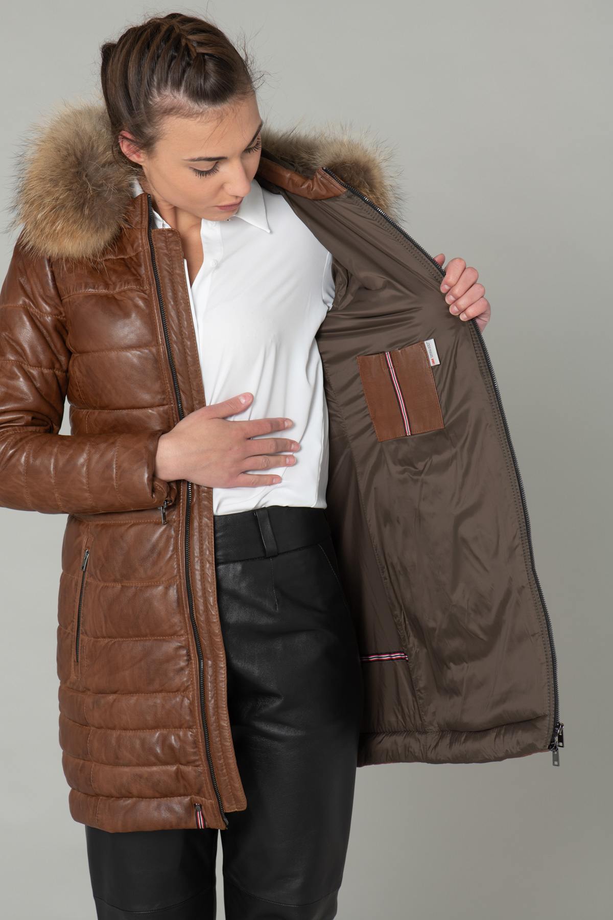 Long down jacket in cognac genuine leather - Image n°4