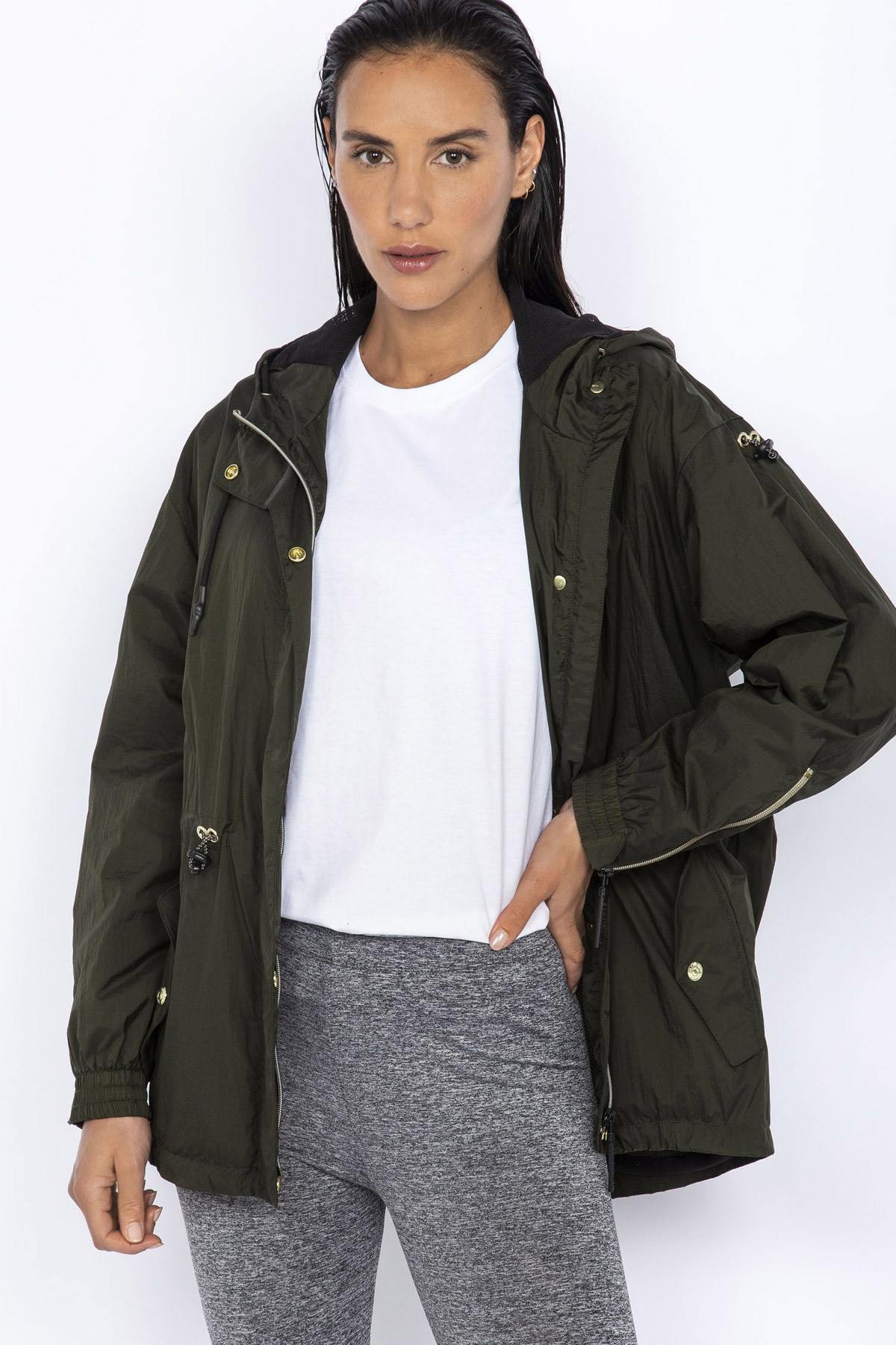 Women's hooded windbreaker - Image n°1