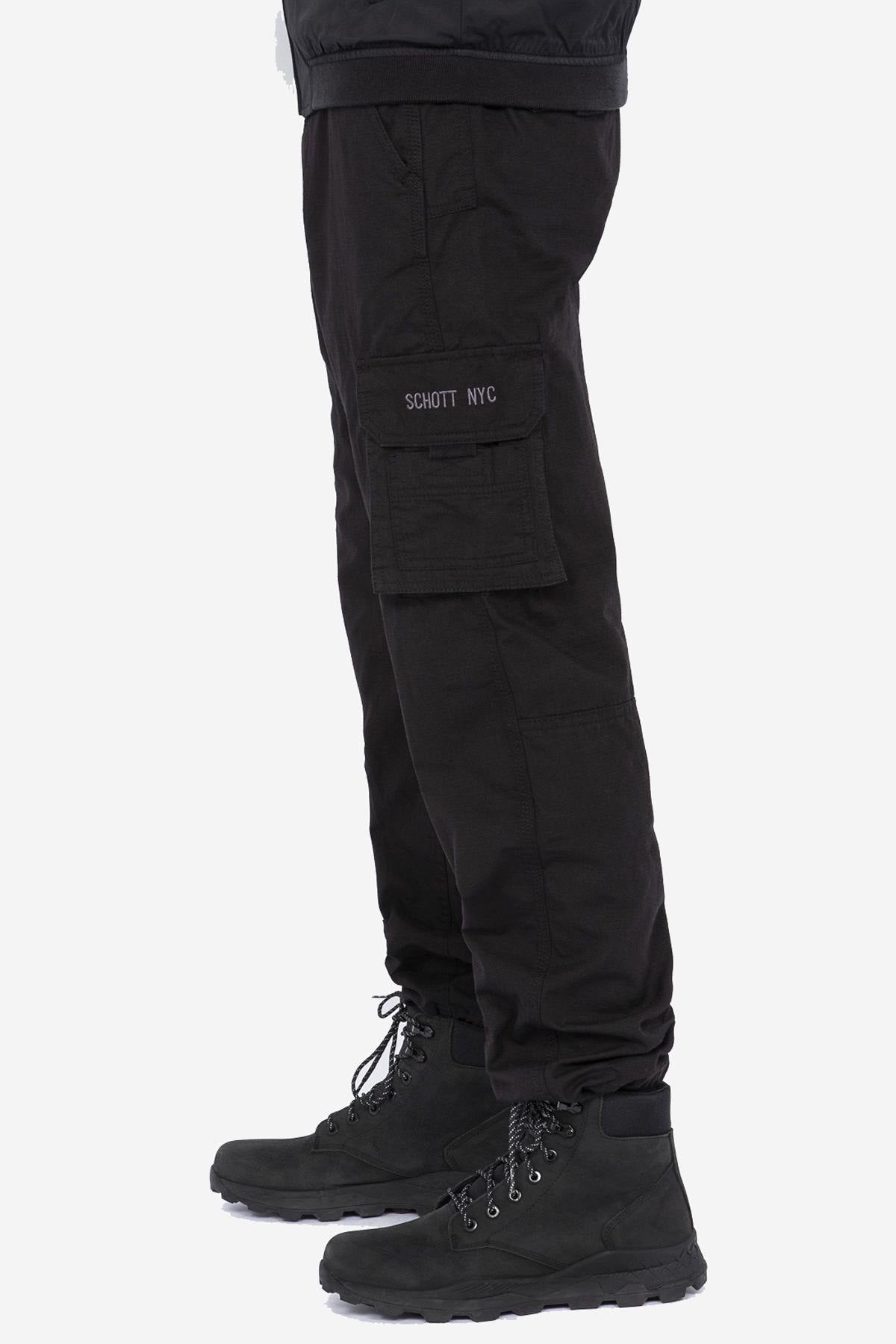 Men's black cargo pants - Image n°1