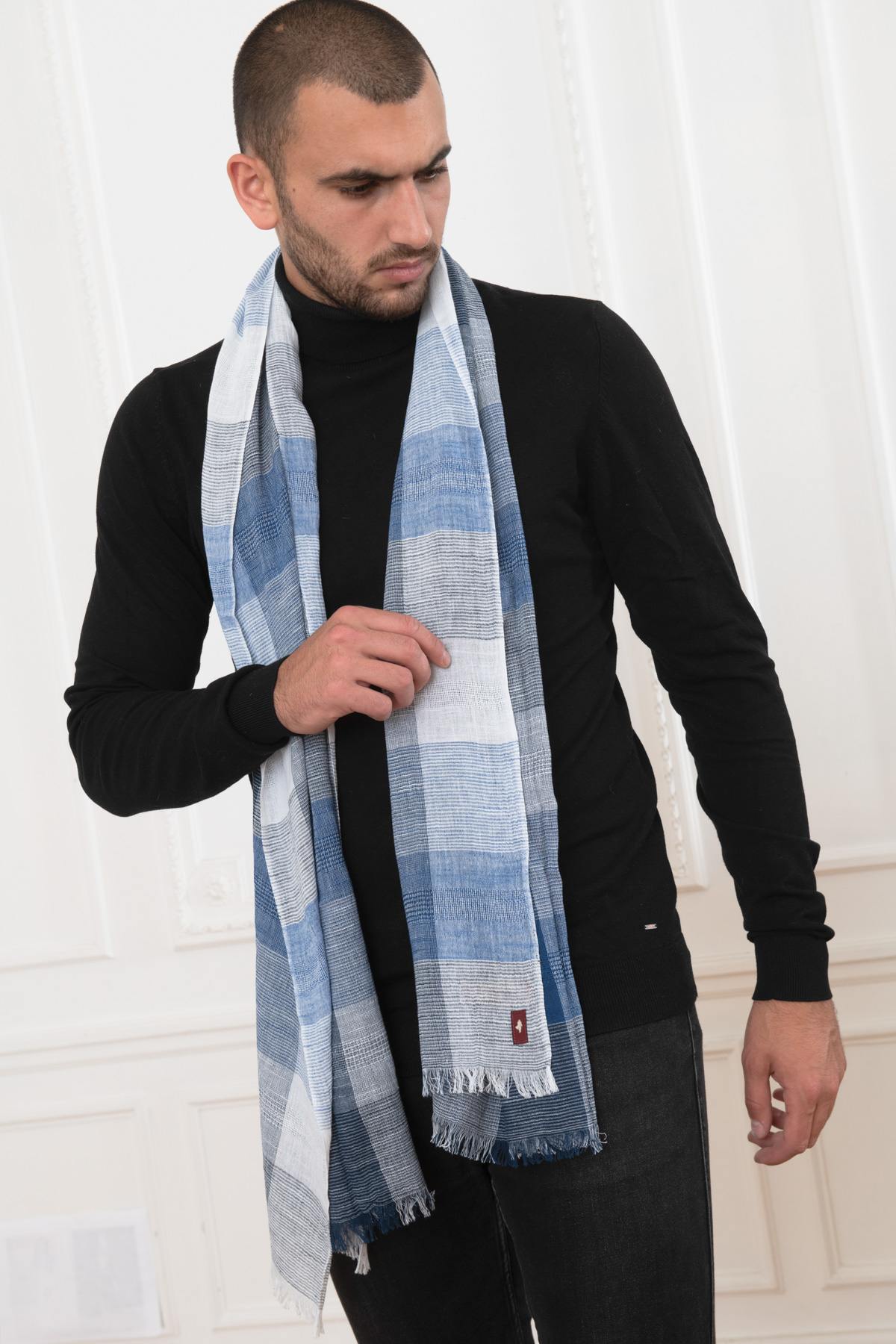 Blue men's scarf - Image n°1