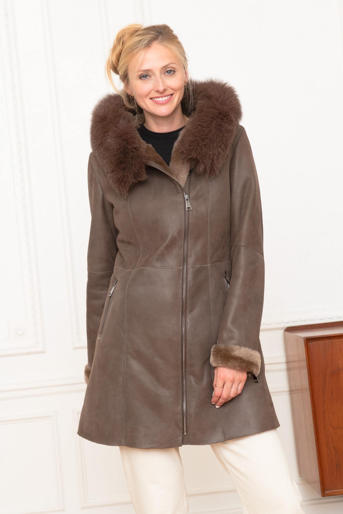 Sheepskin coat with fox collar - Image n°3