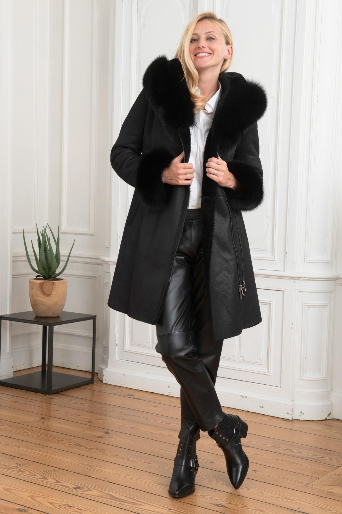 Women's black 7/8 wool lambskin coat - Image n°2