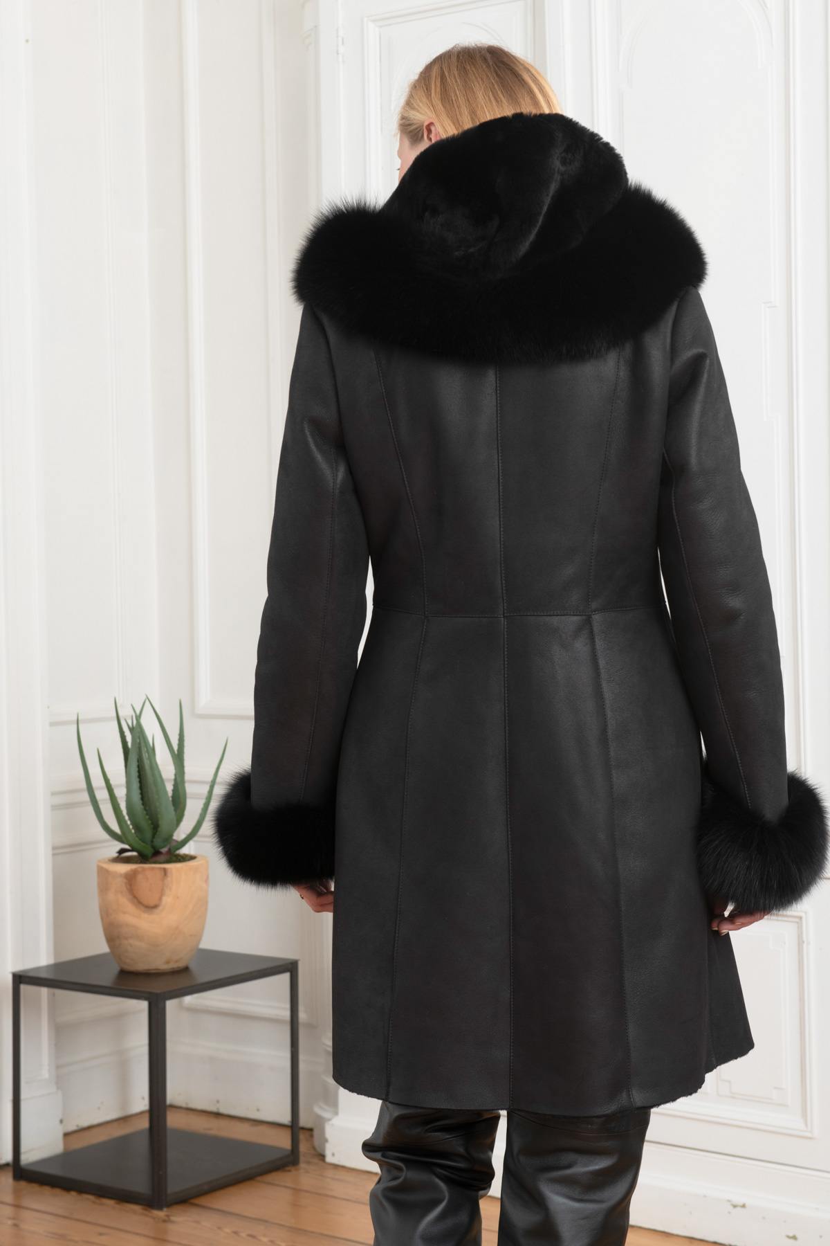 Women's black 7/8 wool lambskin coat - Image n°5