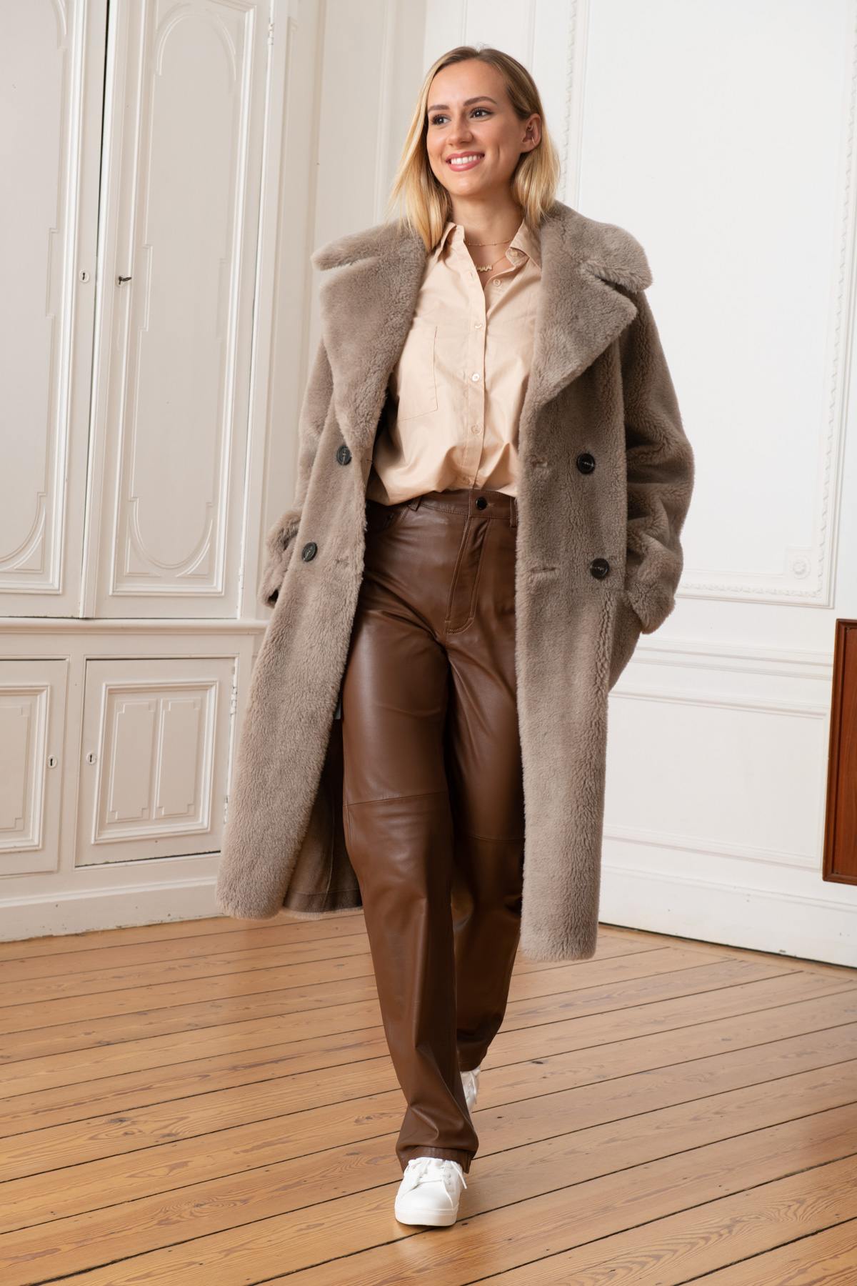 Long reversible faux fur coat - Image n°1