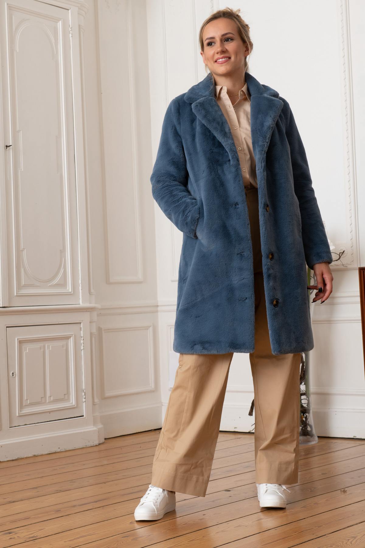 Long blue faux fur coat - Image n°5