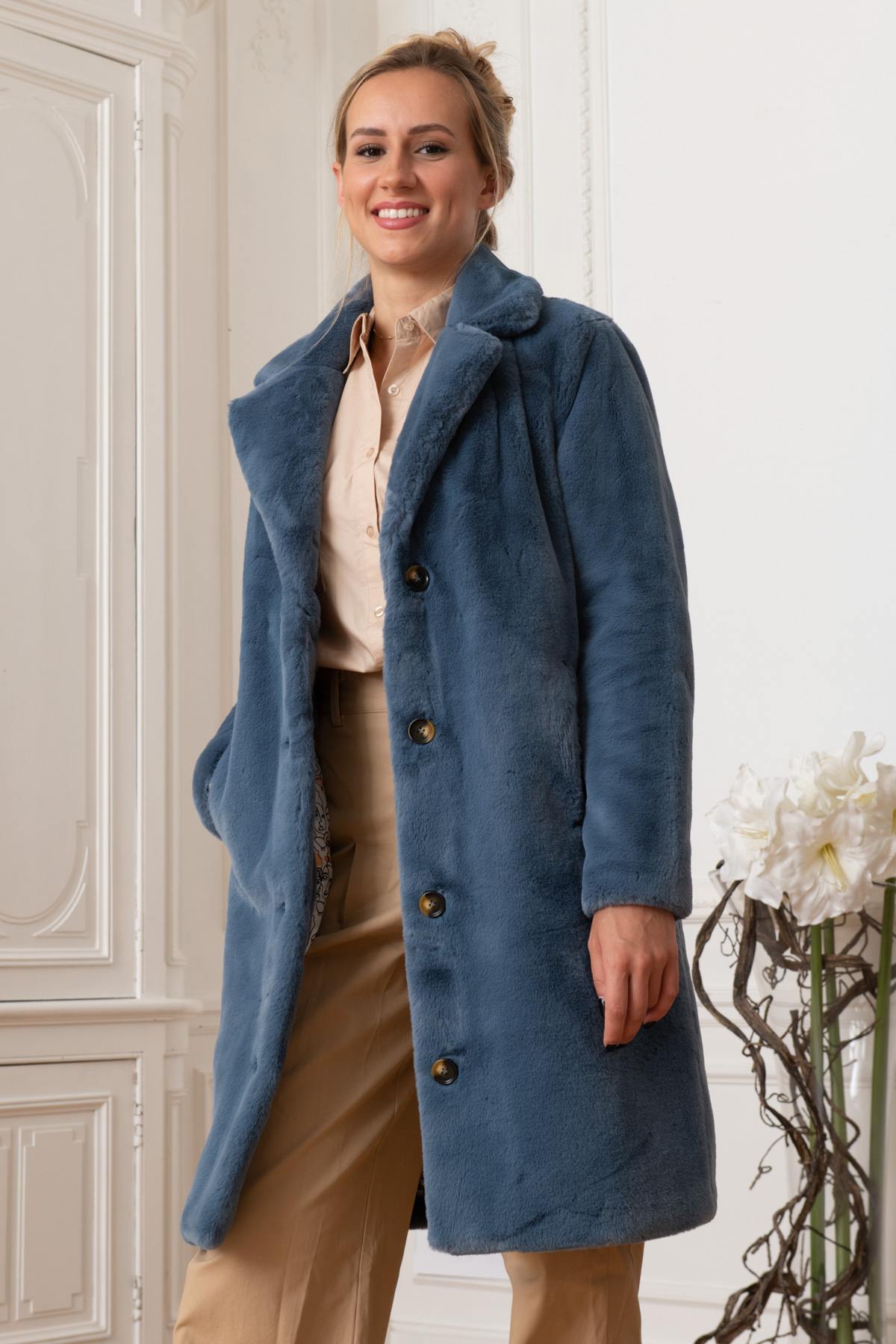 Long blue faux fur coat - Image n°1