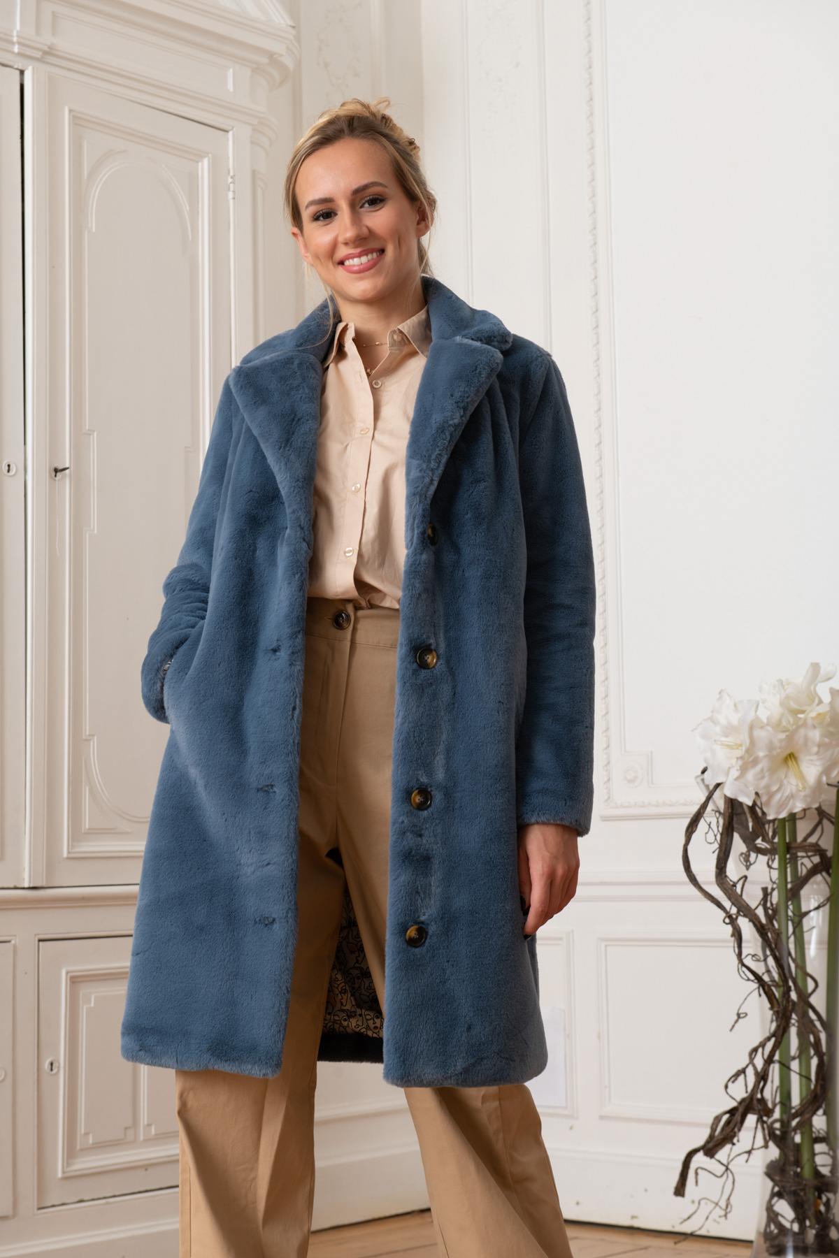 Long blue faux fur coat - Image n°4