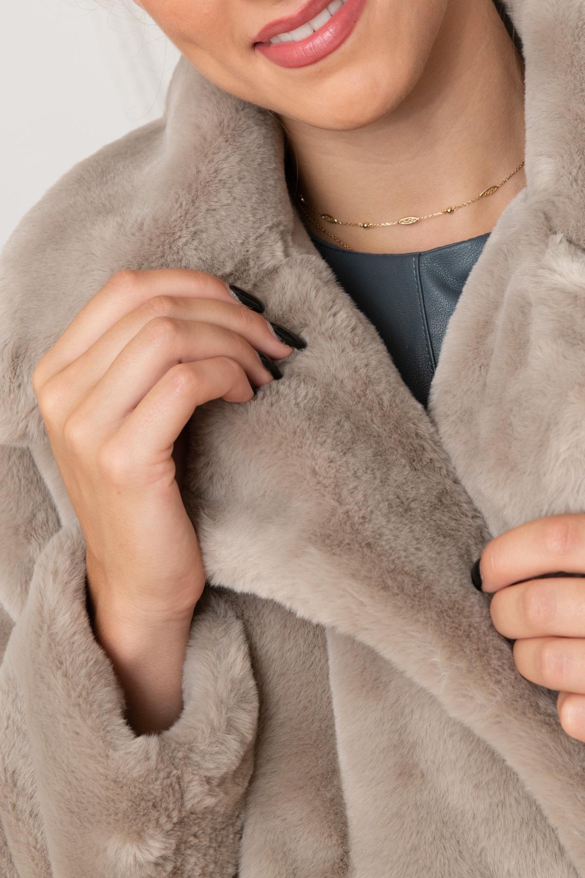 Beige faux fur coat - Image n°6