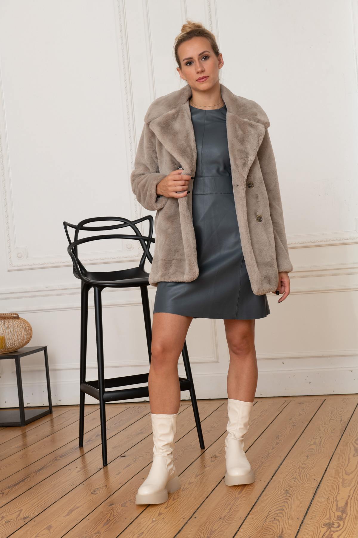 Beige faux fur coat - Image n°2