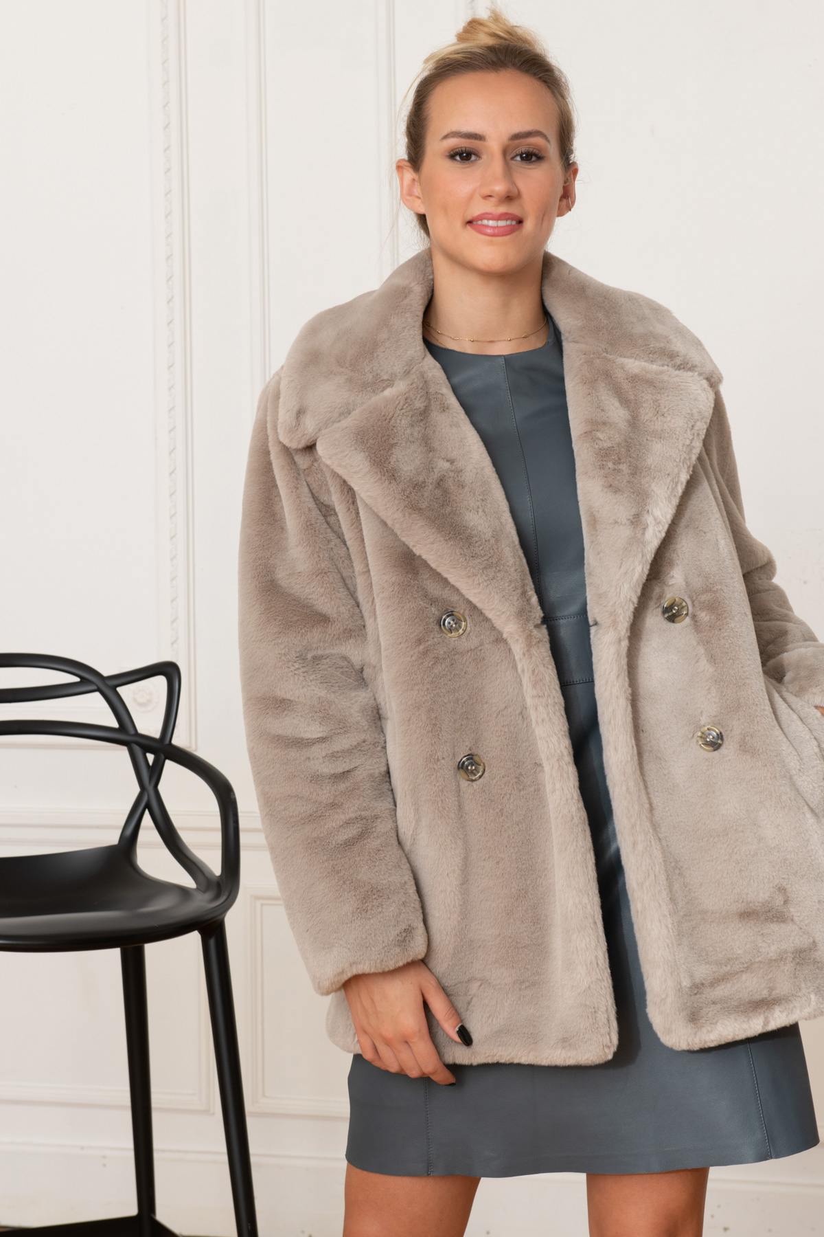 Beige faux fur coat - Image n°1