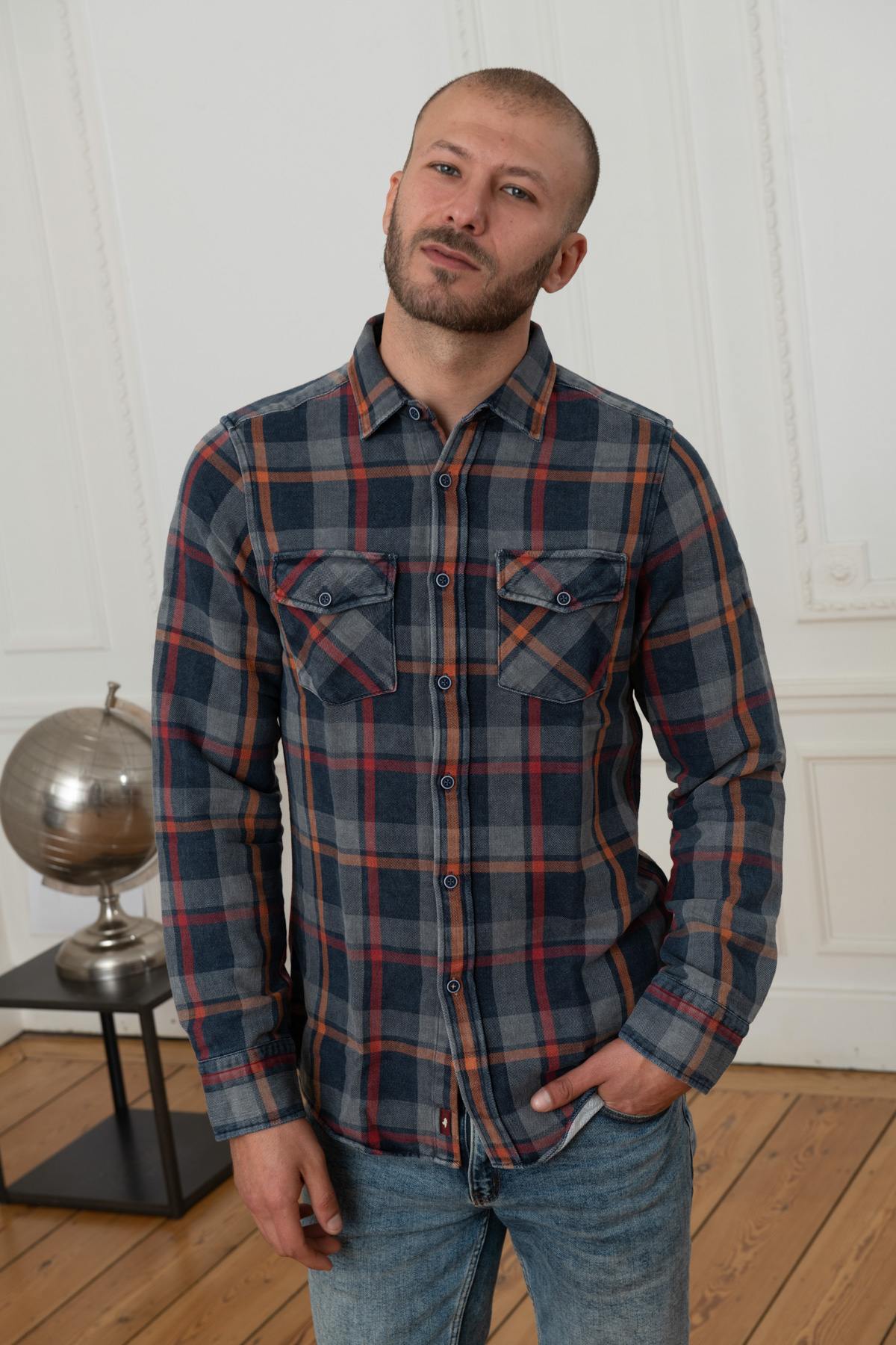 Blue and red checked shirt - Image n°4