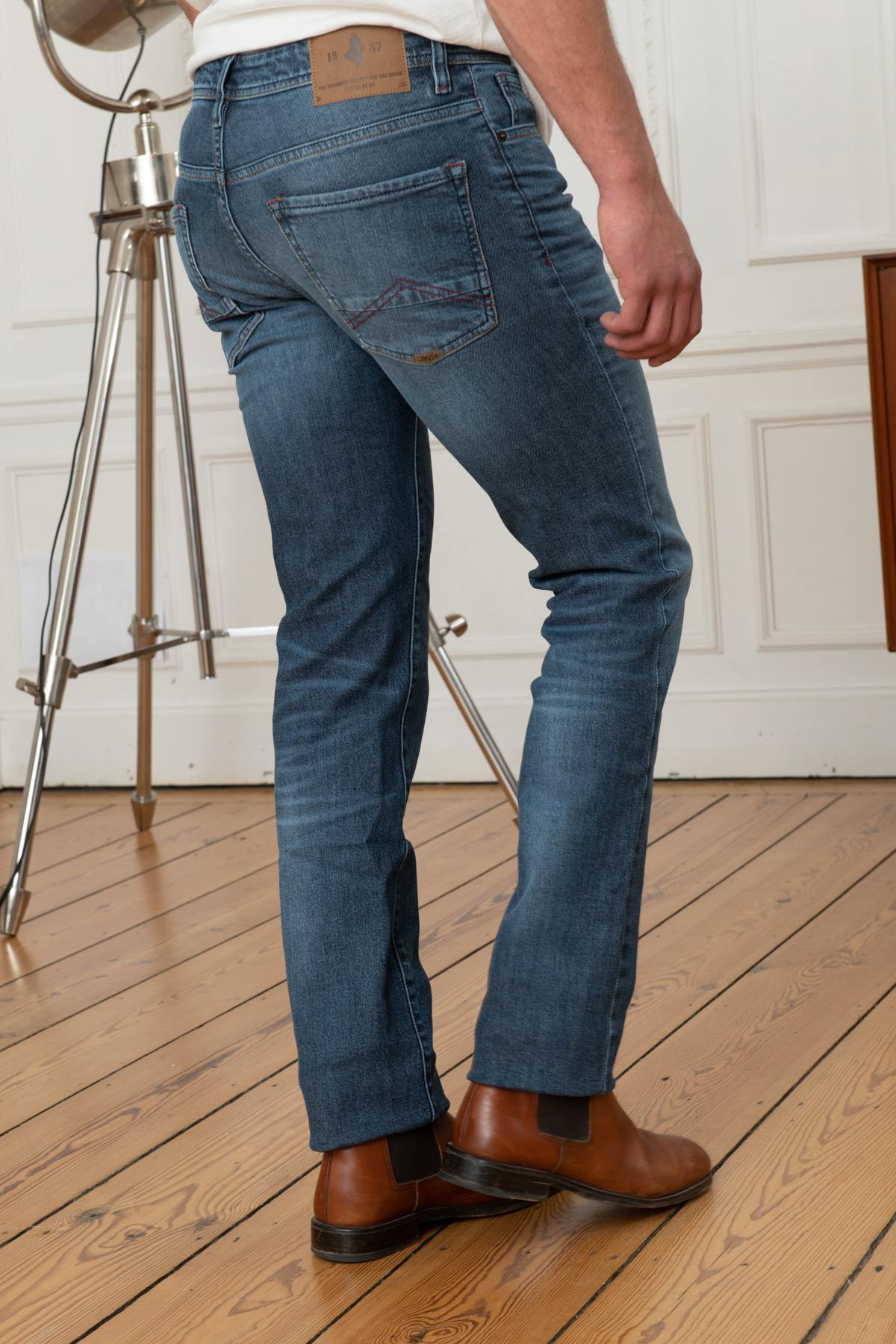 Men's faded blue jeans - Image n°3