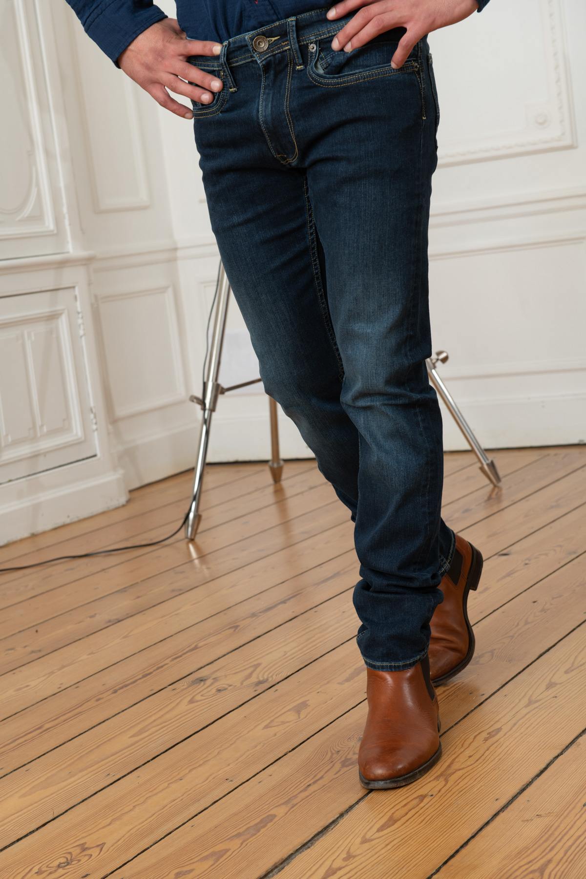 Men's raw blue jeans - Image n°1