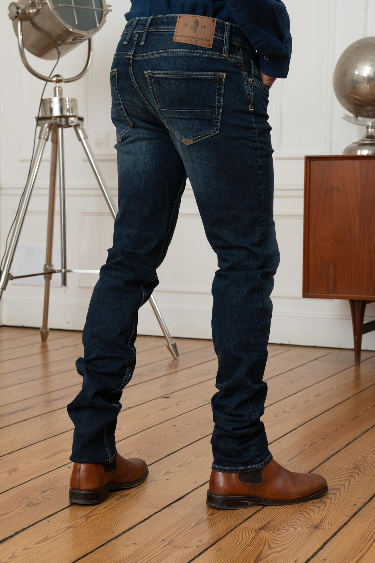 Men's raw blue jeans - Image n°2