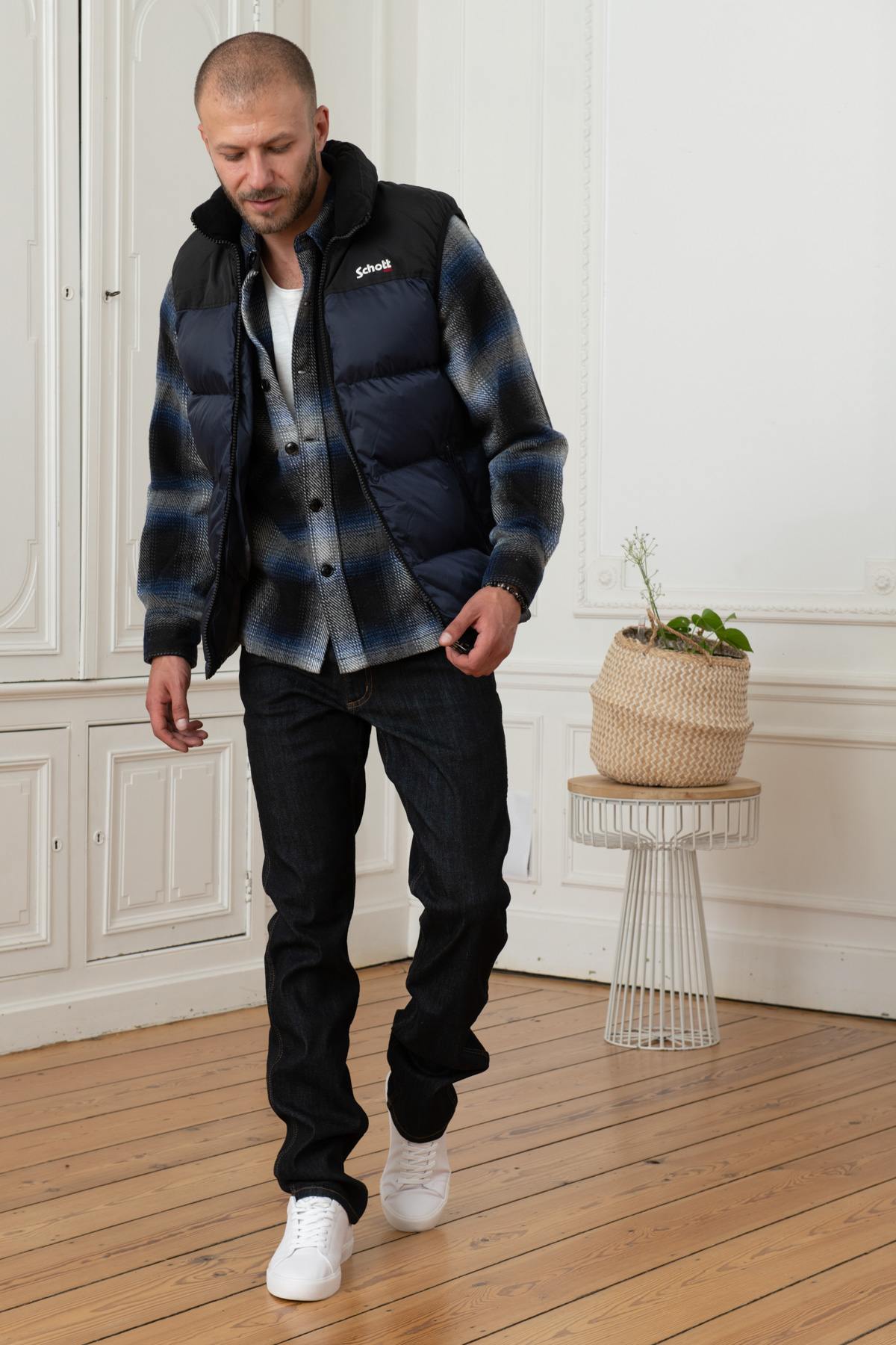 Navy blue sleeveless down jacket - Image n°2