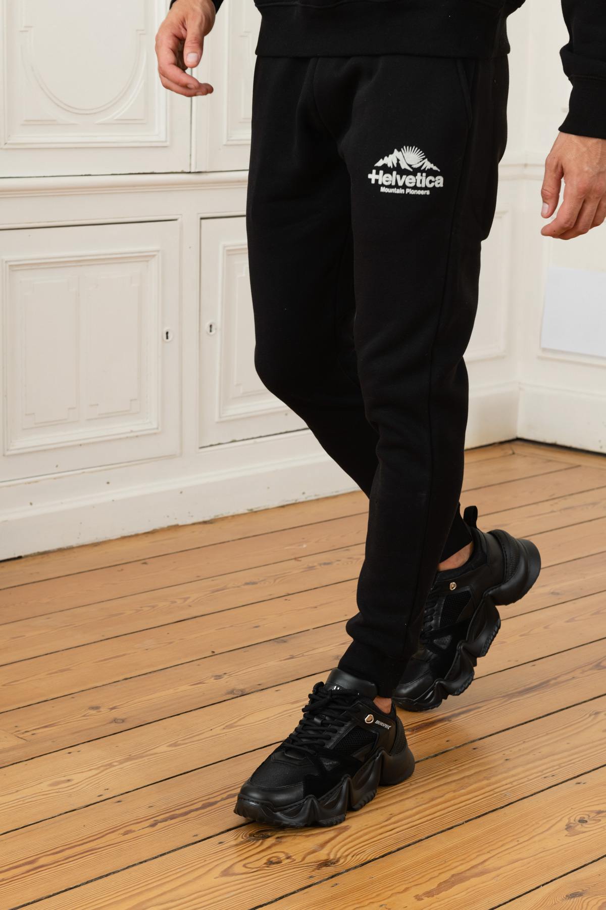 Black cotton streetwear pants - Image n°1