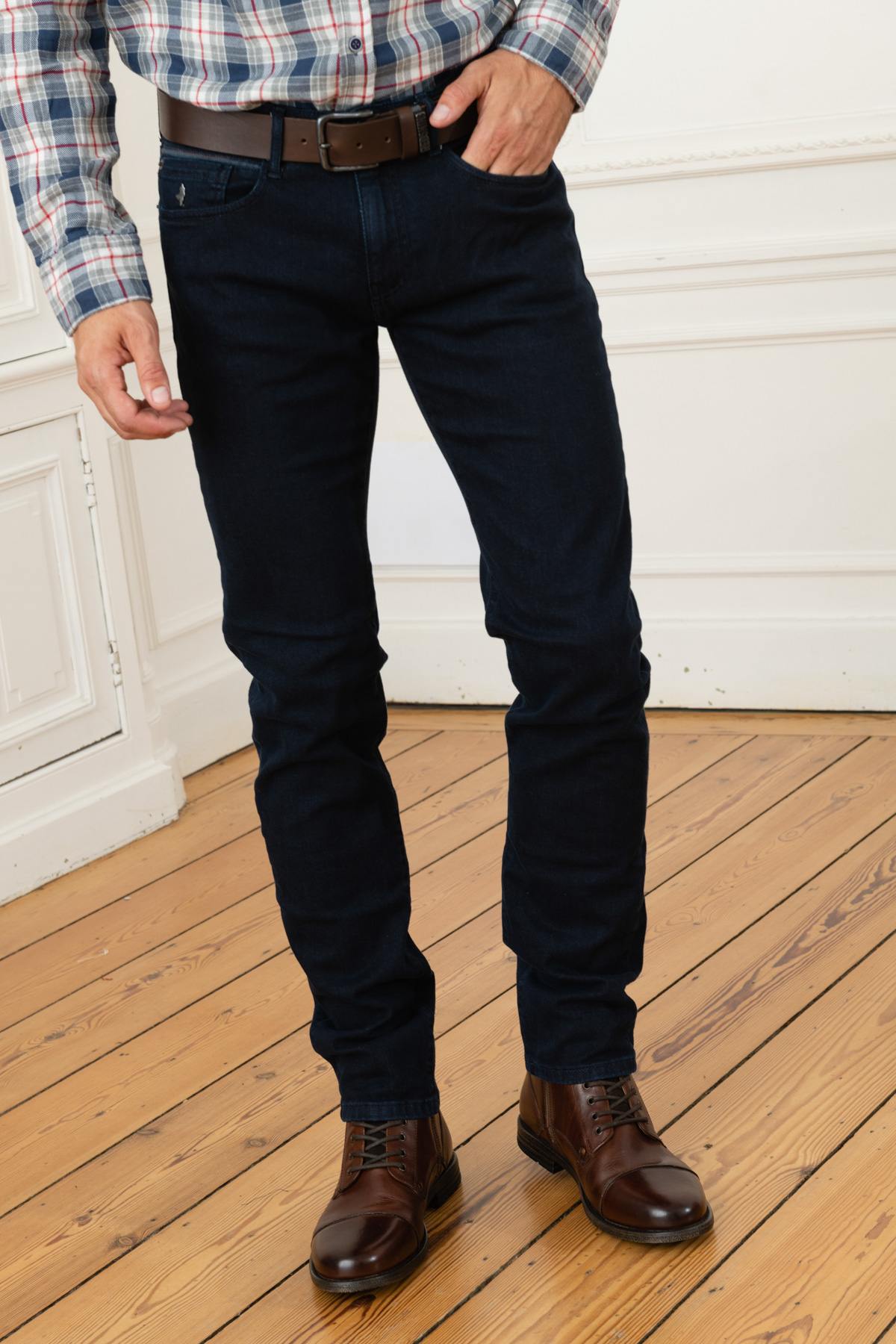 Men's regular-fit raw blue jeans - Image n°1