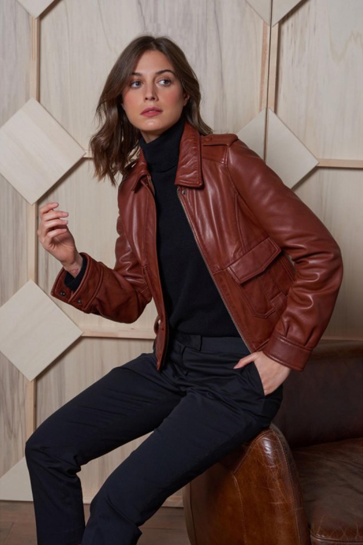 Women's pilot-inspired tan leather jacket - Image n°1