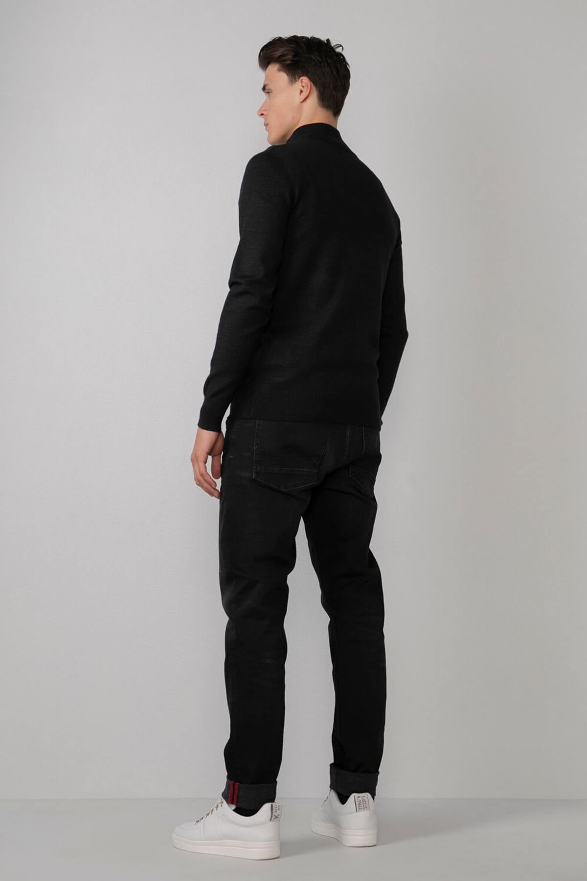 Black high-neck fine knit sweater - Image n°3