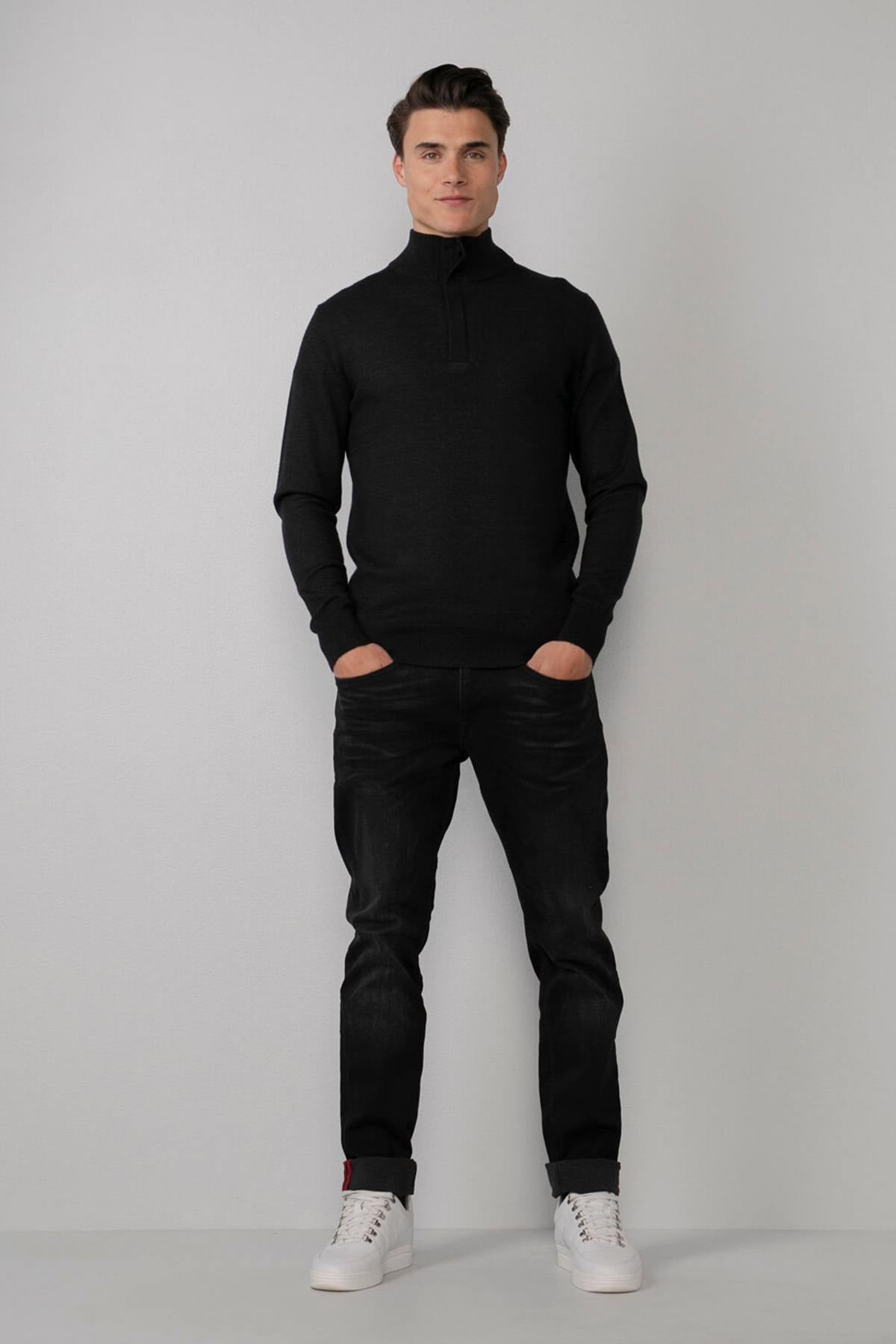 Black high-neck fine knit sweater - Image n°2