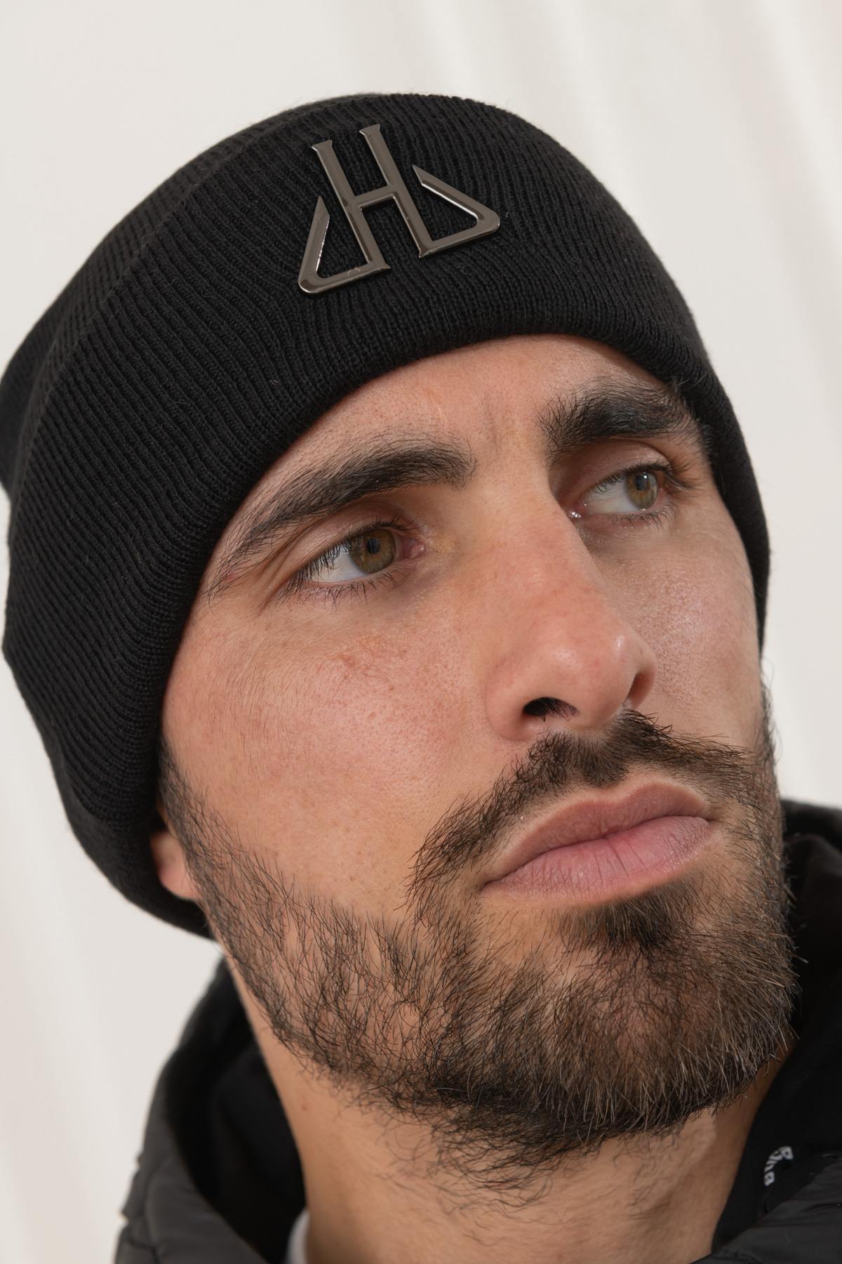 Plain black beanie with logo - Image n°2