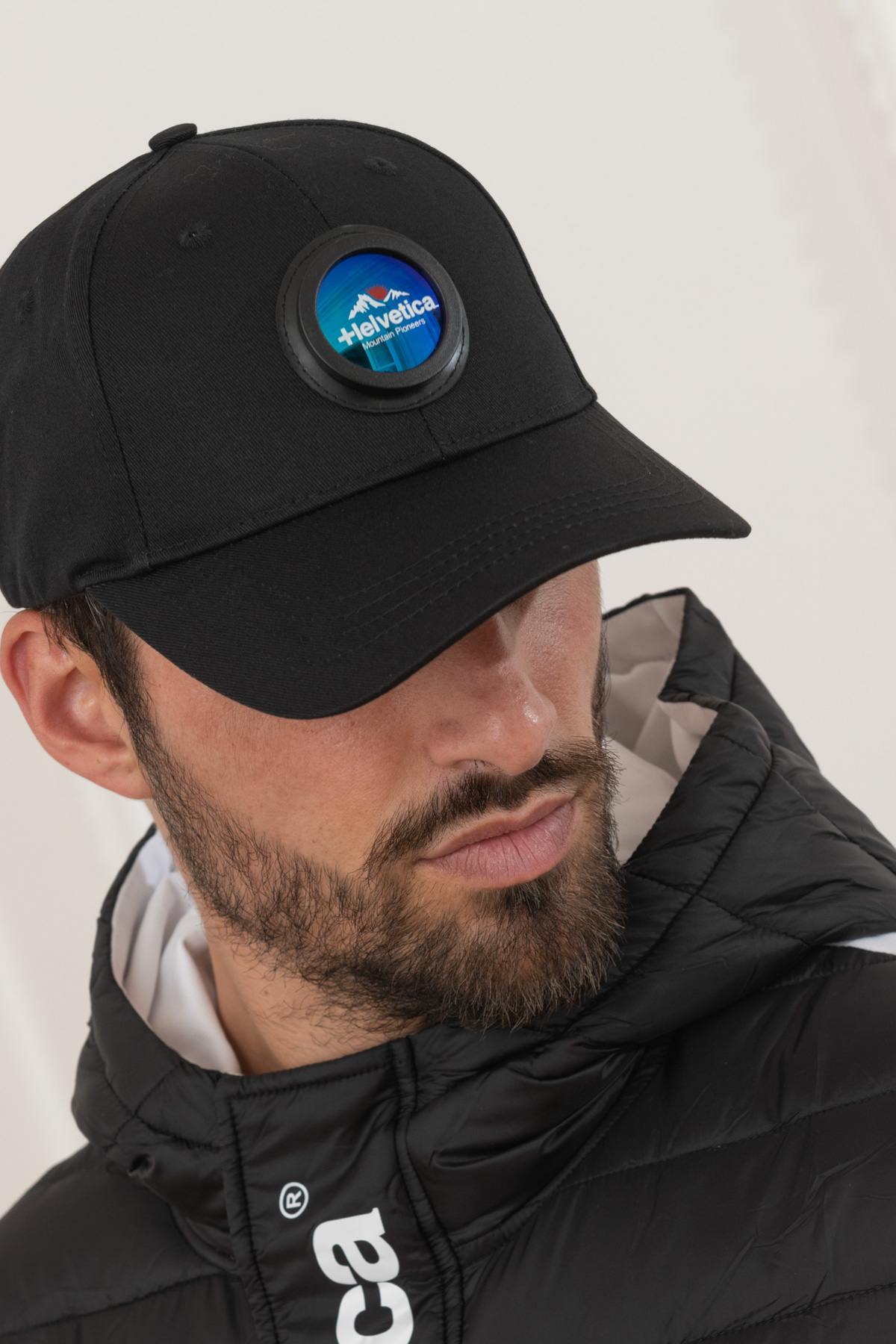 Plain black cap with Mountain Pioneers logo - Image n°1