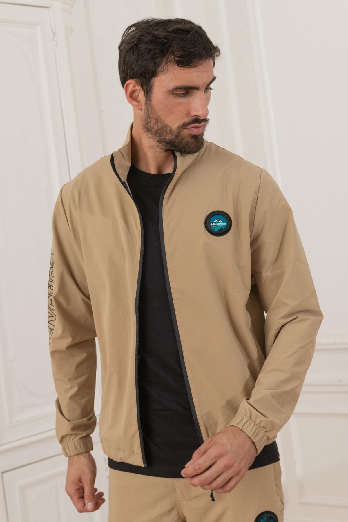 Plain beige flowing jogging jacket - Image n°4