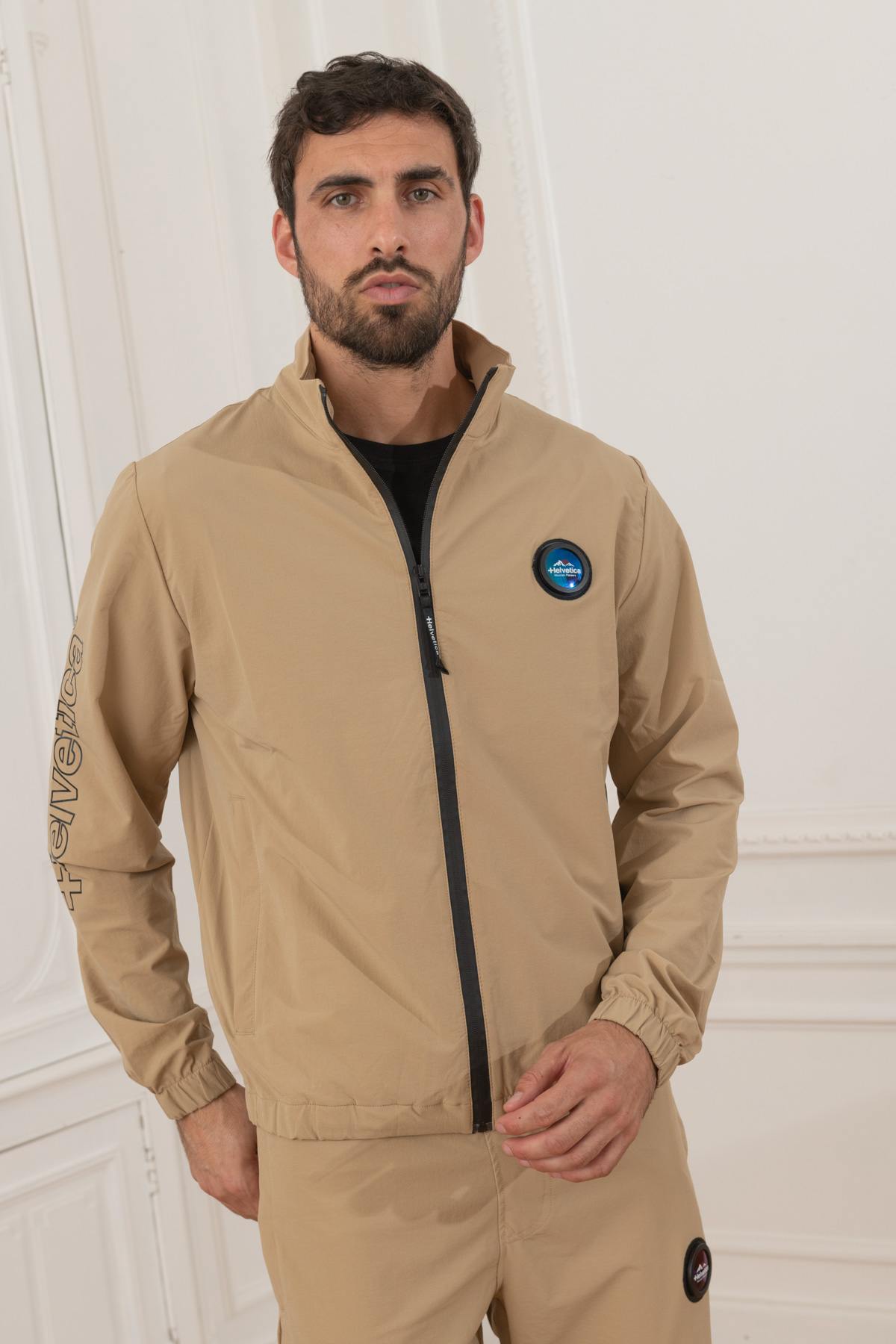 Plain beige flowing jogging jacket - Image n°1