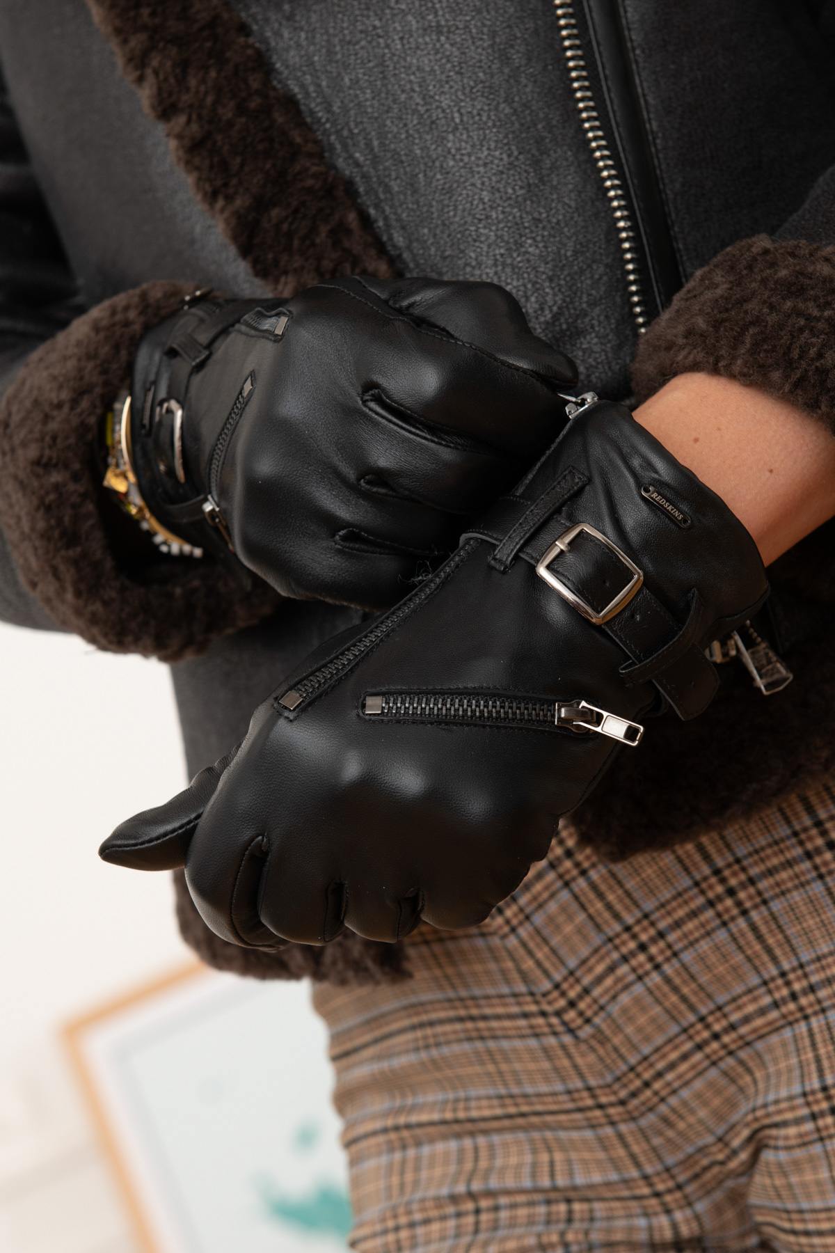 Women's leather gloves with strap and zip - Image n°1