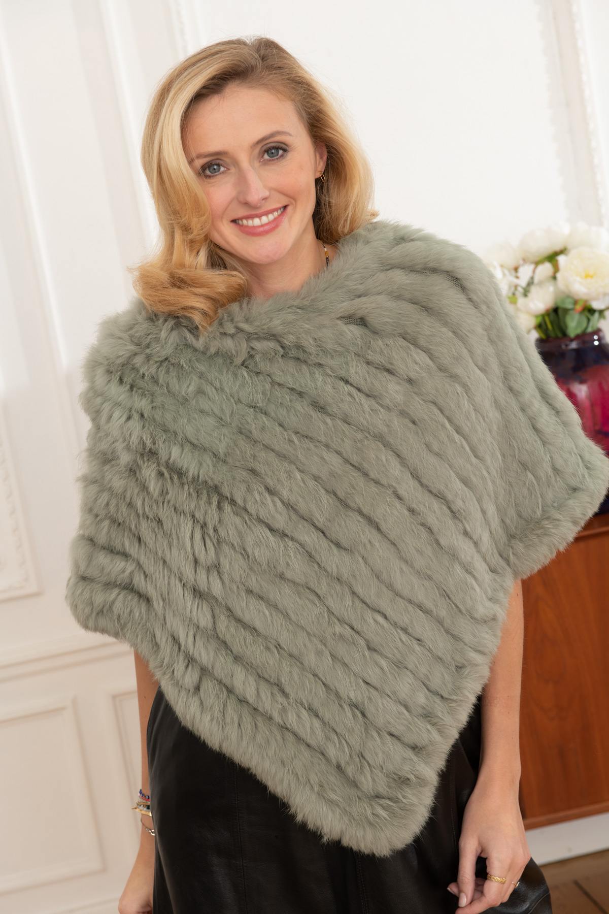 Almond green rabbit poncho - Image n°6